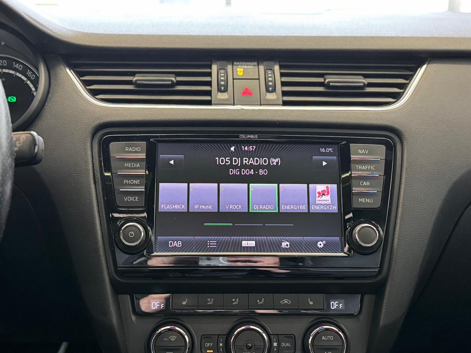 SKODA Octavia Combi 2.0 TSI RS DSG-image-10