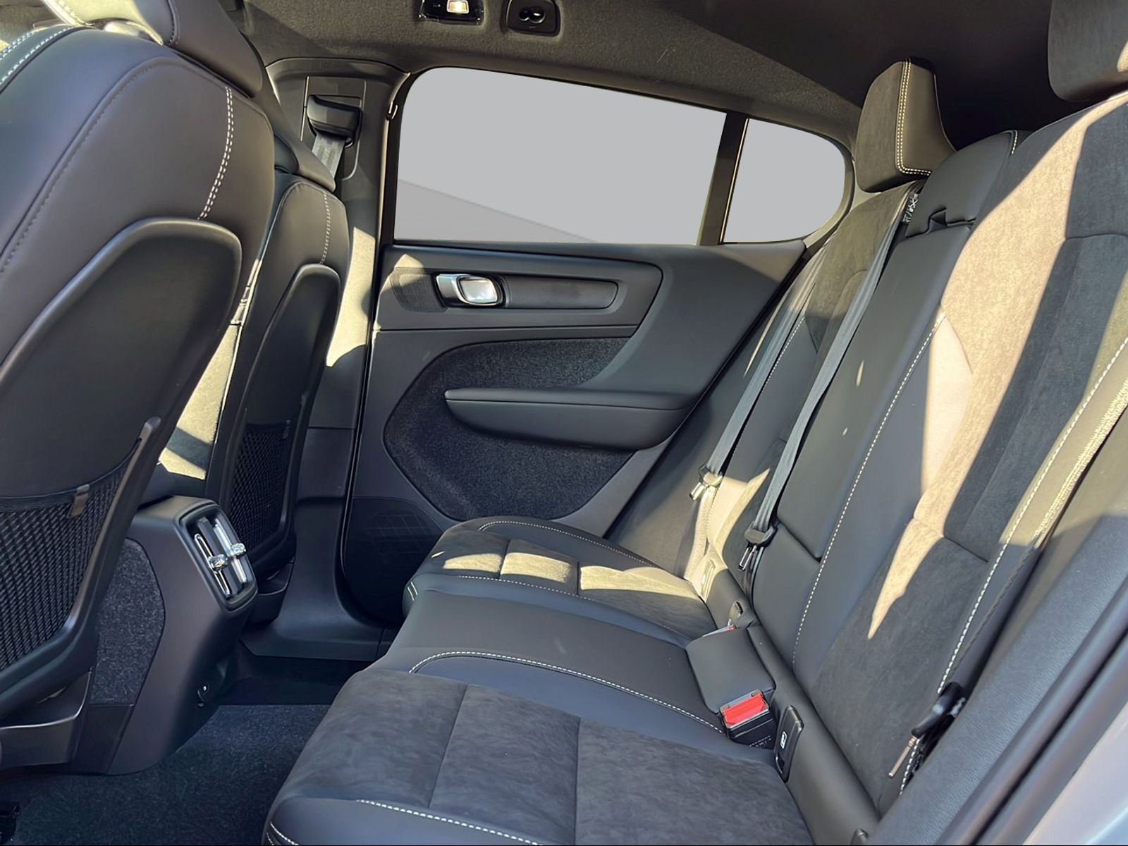 VOLVO C40 P8 Twin Recharge Ultimate AWD-image-14
