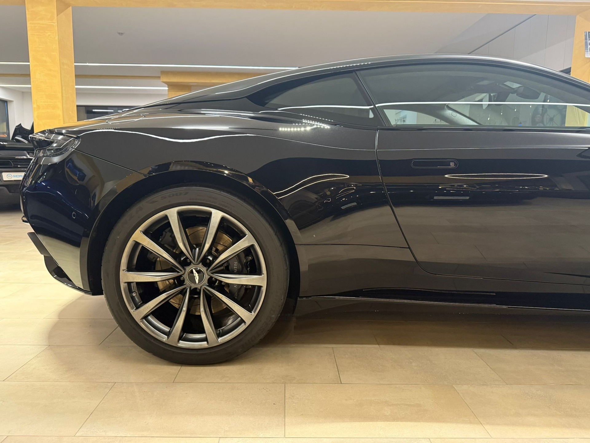 ASTON MARTIN DB11 V12 Launch Edition Touchtronic 3-image-3