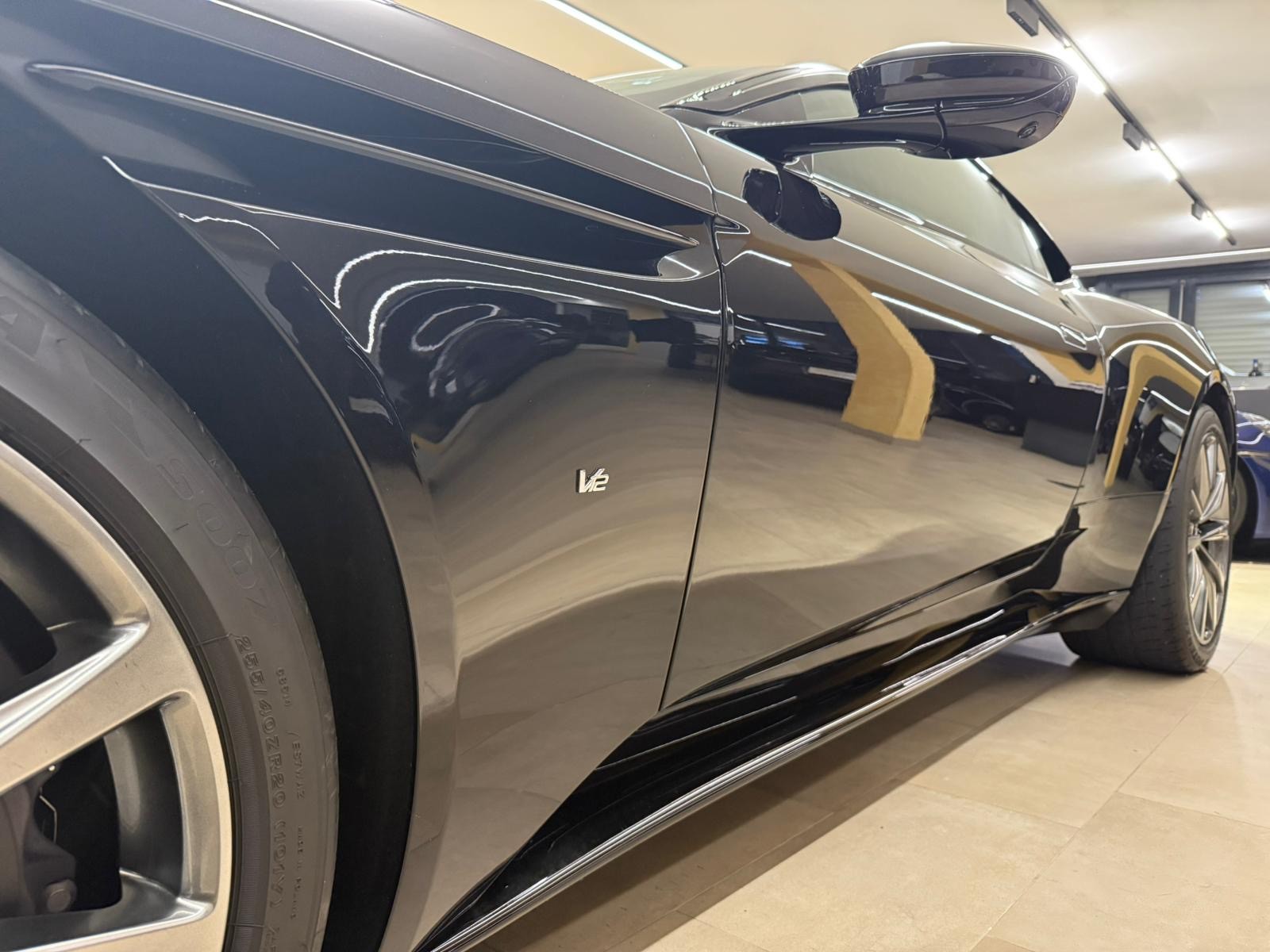 ASTON MARTIN DB11 V12 Launch Edition Touchtronic 3-image-6
