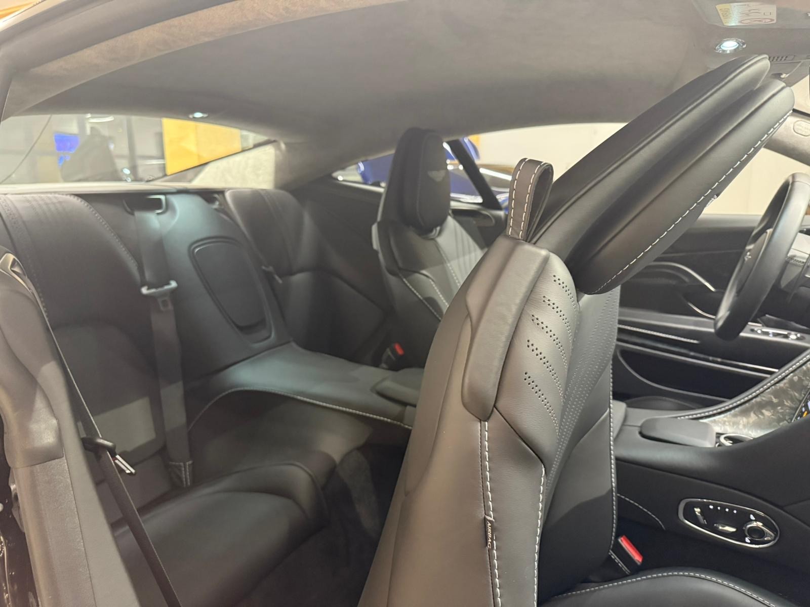 ASTON MARTIN DB11 V12 Launch Edition Touchtronic 3-image-17