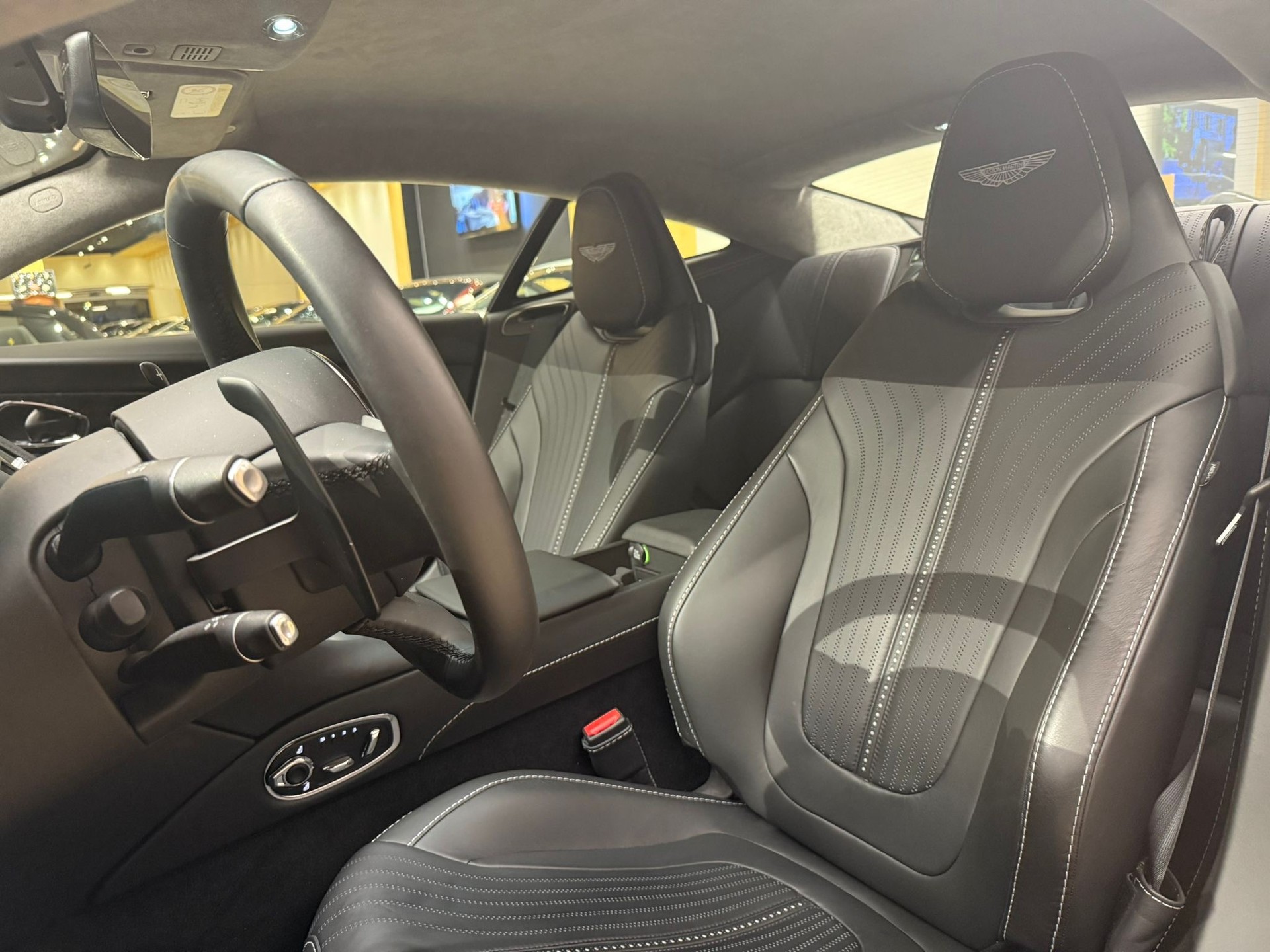 ASTON MARTIN DB11 V12 Launch Edition Touchtronic 3-image-13