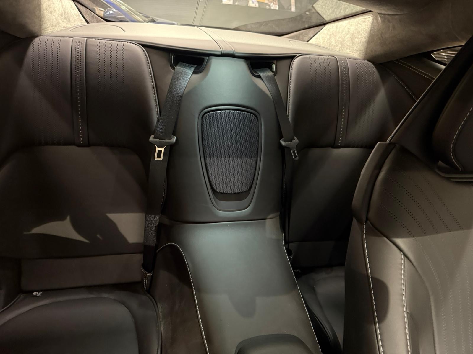 ASTON MARTIN DB11 V12 Launch Edition Touchtronic 3-image-14