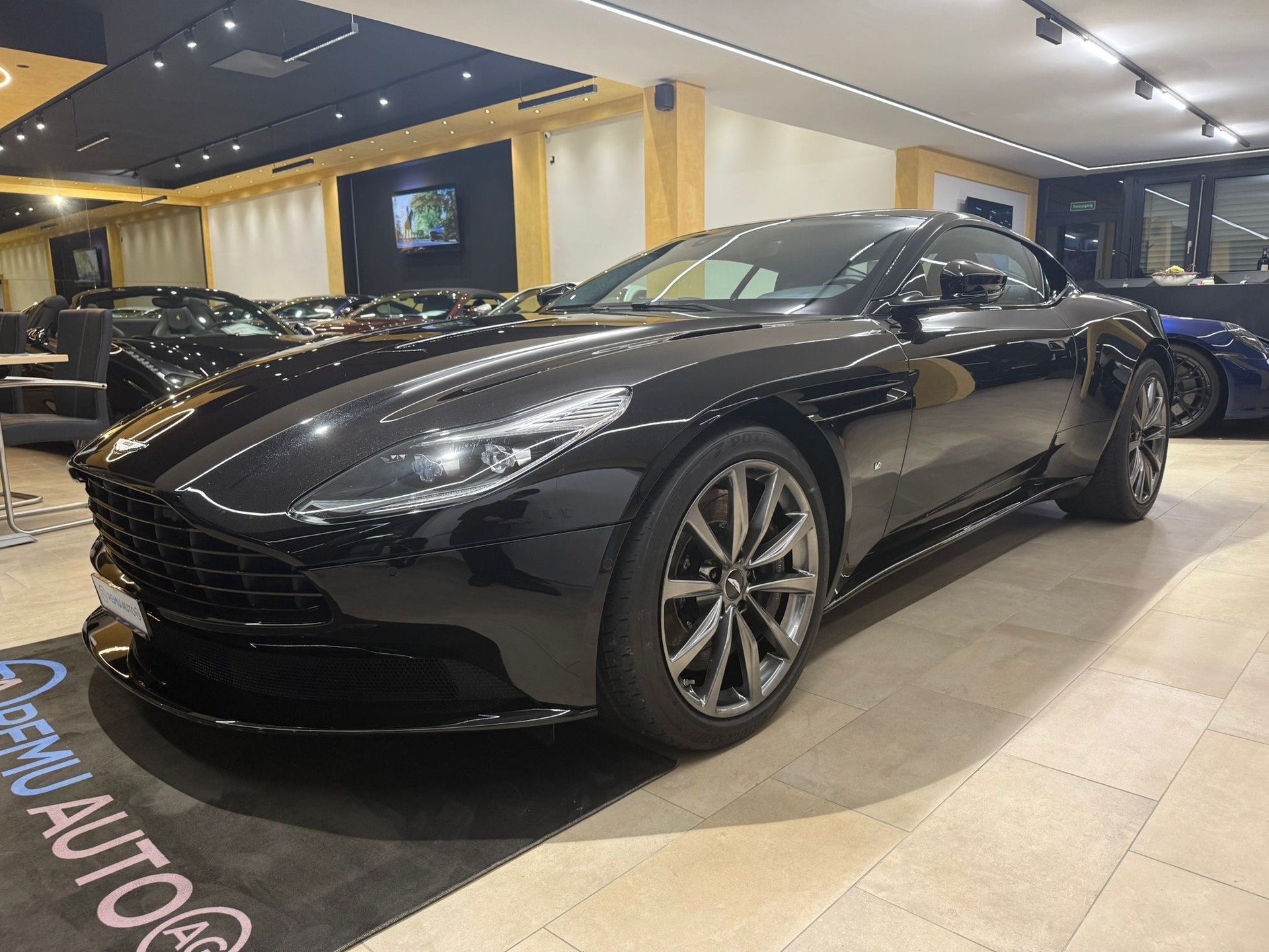 ASTON MARTIN DB11 V12 Launch Edition Touchtronic 3-image-1