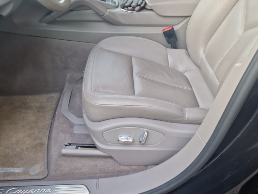 PORSCHE Cayenne Diesel-image-14