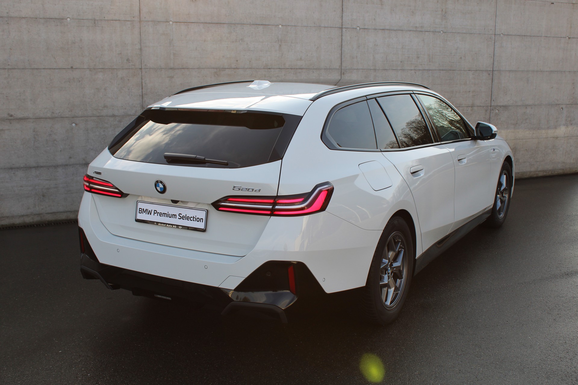 BMW 520d xDrive Touring M Sport-image-4
