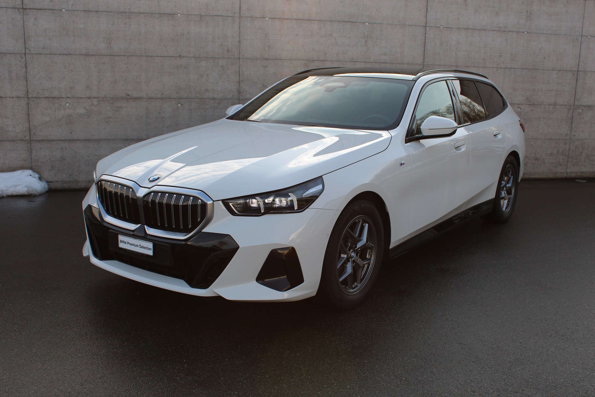 BMW 520d xDrive Touring M Sport-showroom-element-2