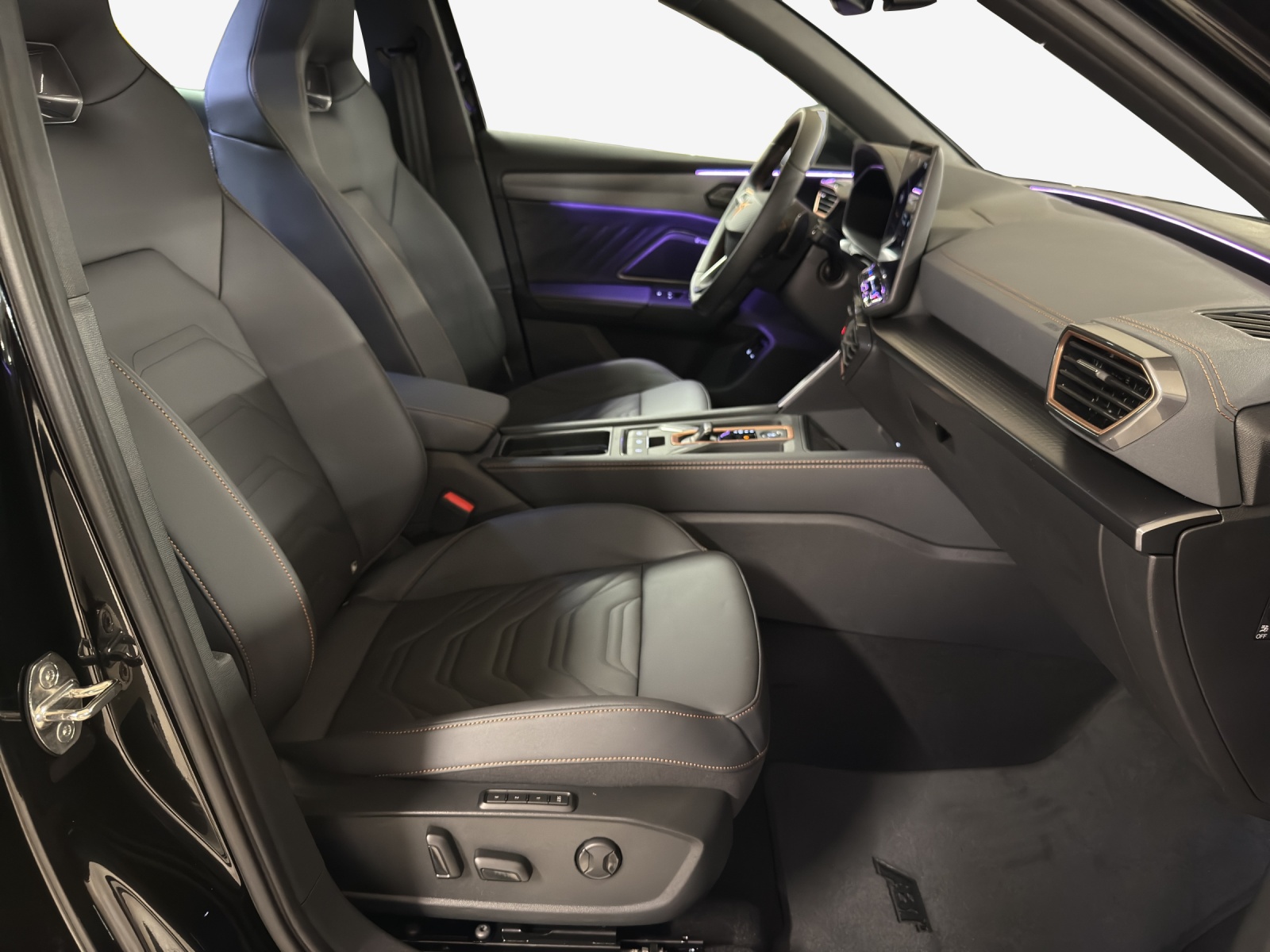 CUPRA LEON ST 1.5 e-HYBRID pHEV Black SymphonyDSG-image-15