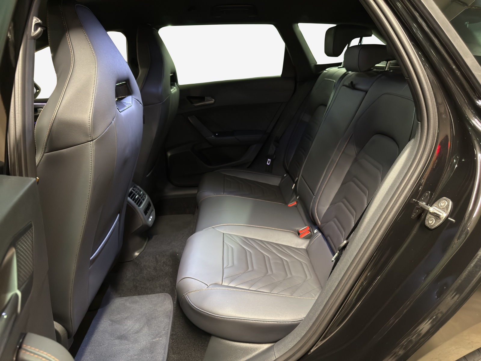 CUPRA LEON ST 1.5 e-HYBRID pHEV Black SymphonyDSG-image-11