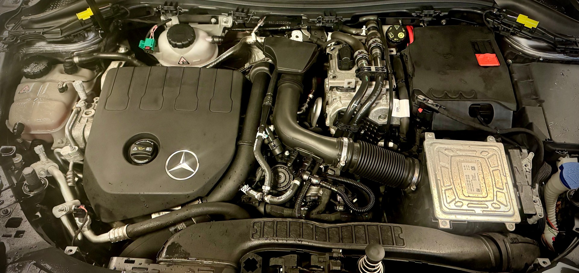 MERCEDES-BENZ GLA 250e Progressive 8G-DCT-image-19