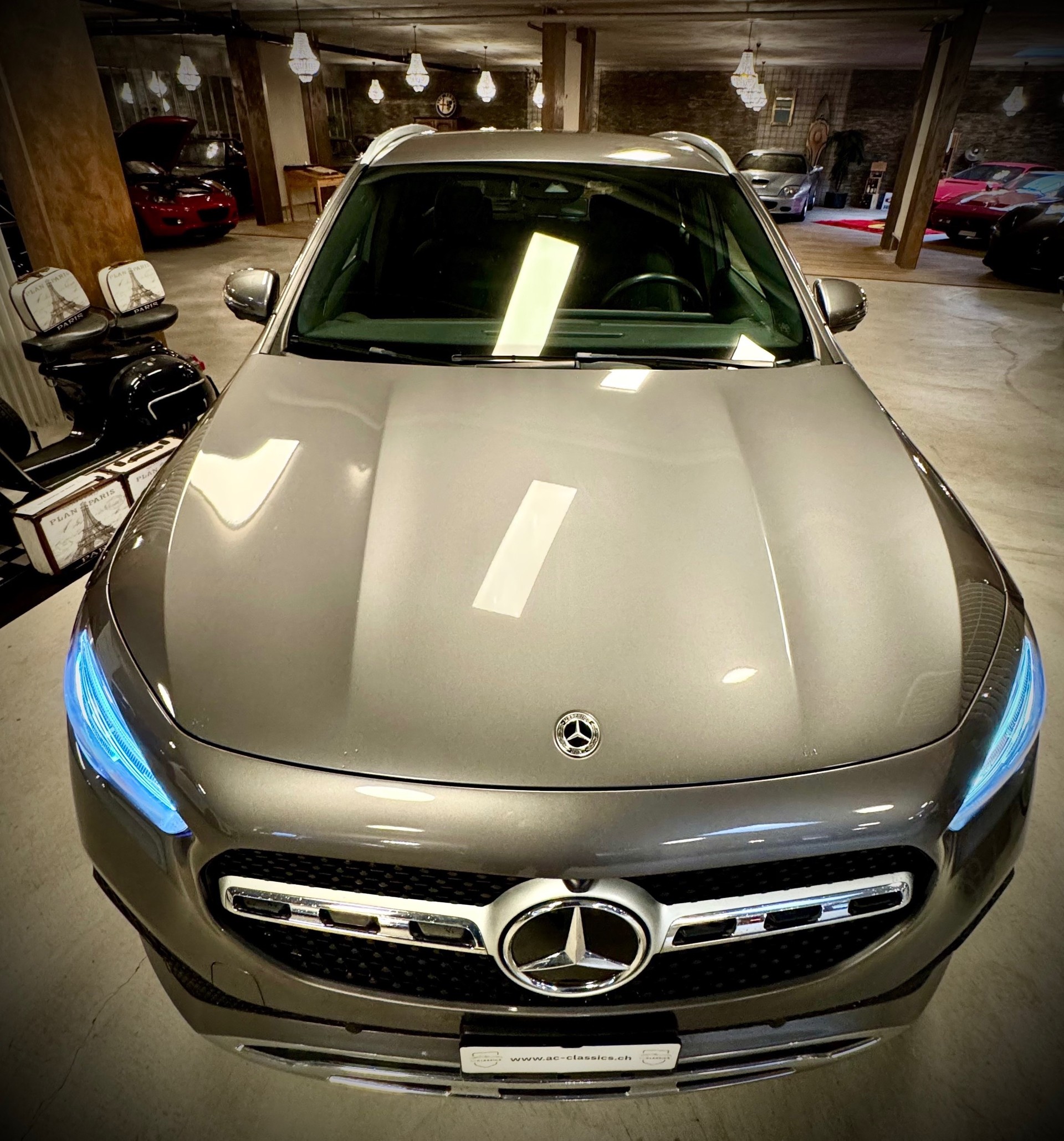 MERCEDES-BENZ GLA 250e Progressive 8G-DCT-showroom-element-3