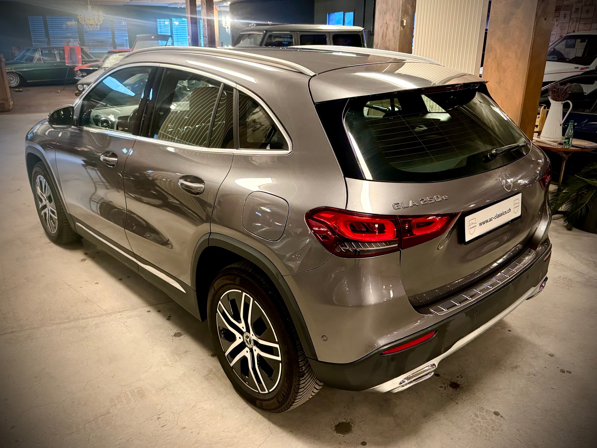 MERCEDES-BENZ GLA 250e Progressive 8G-DCT-image-9