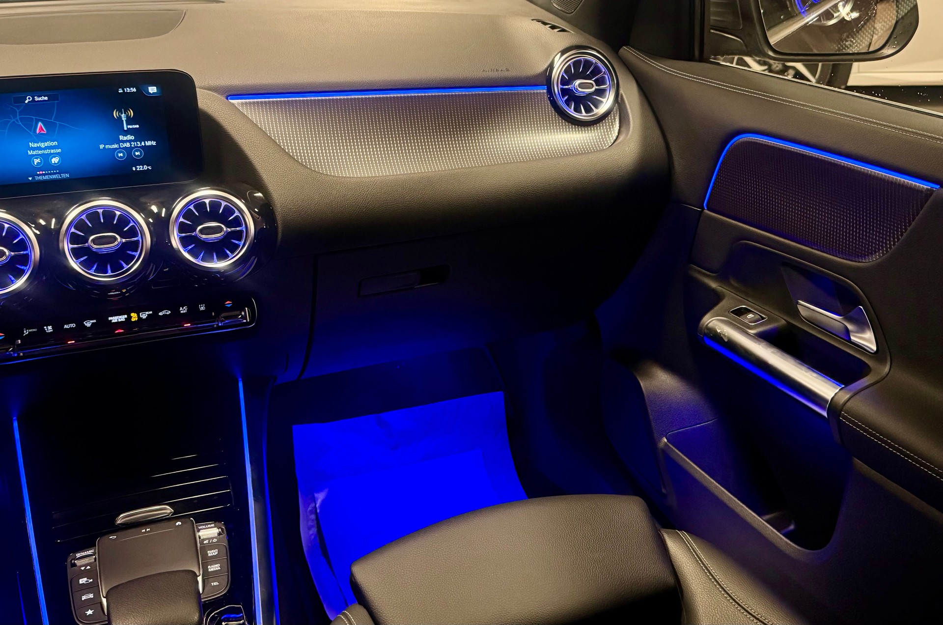 MERCEDES-BENZ GLA 250e Progressive 8G-DCT-image-14