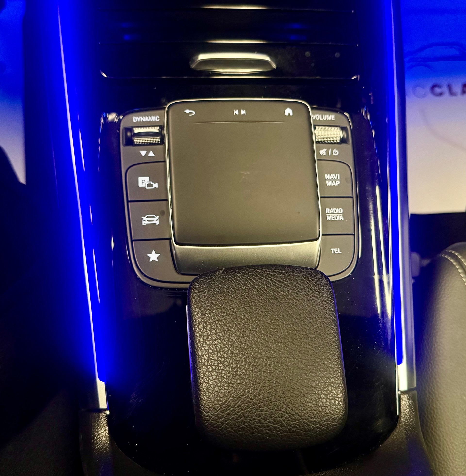MERCEDES-BENZ GLA 250e Progressive 8G-DCT-image-15