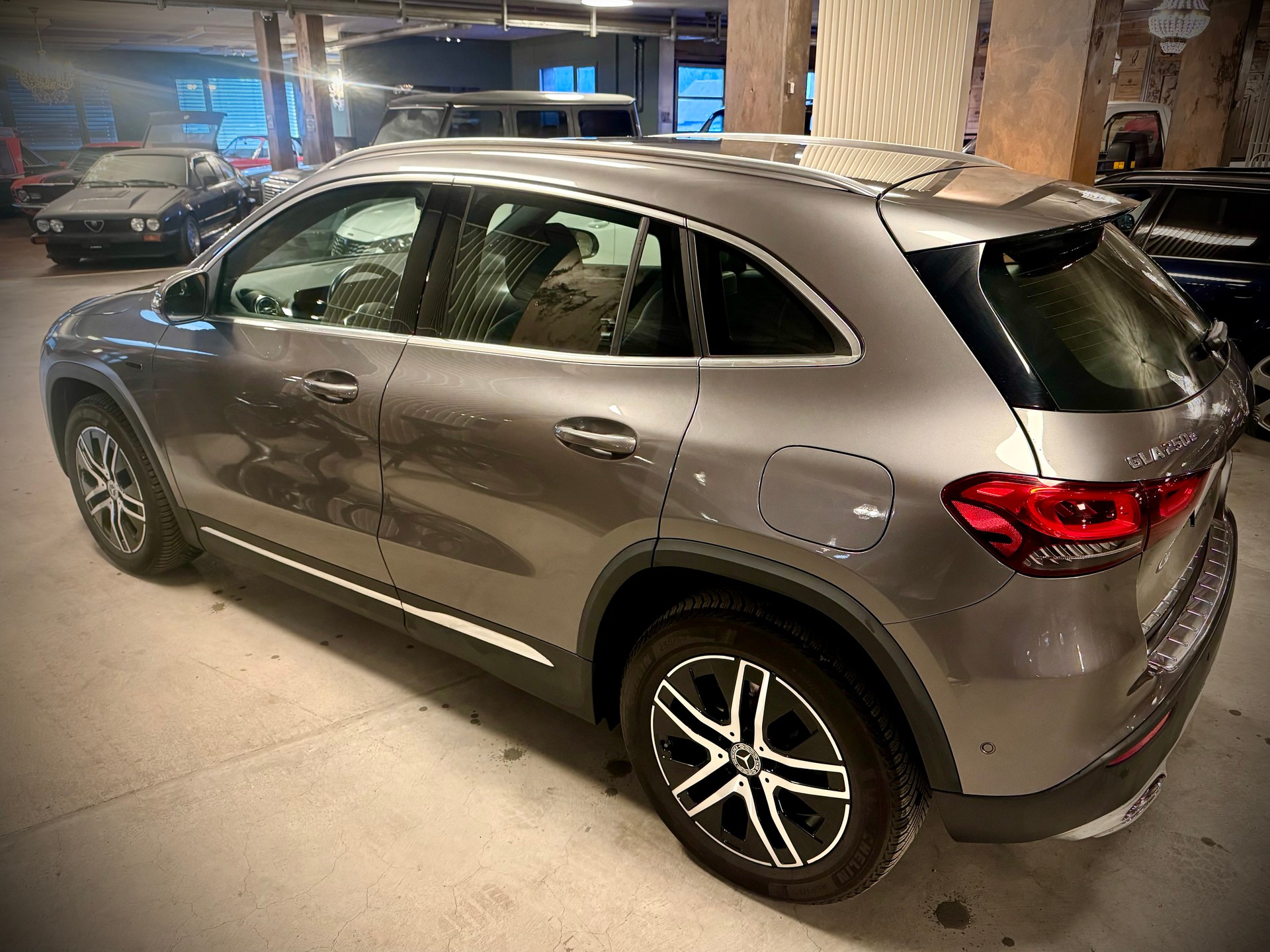 MERCEDES-BENZ GLA 250e Progressive 8G-DCT-image-10