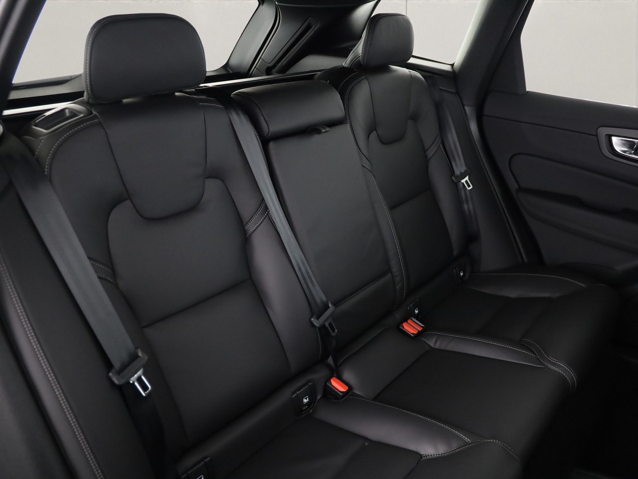 VOLVO XC60 2.0 T6 TE Black Edition eAWD-image-5