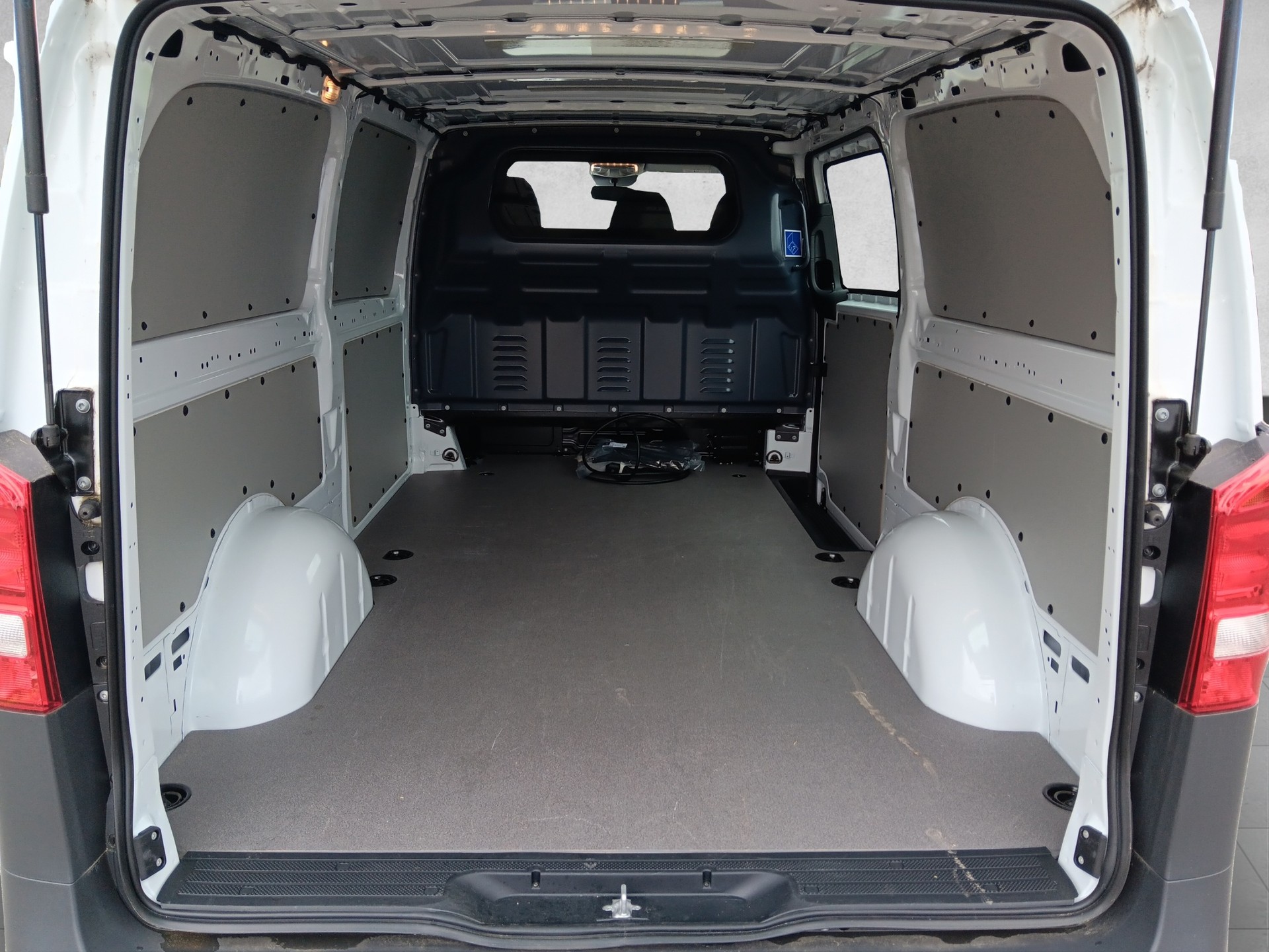 MERCEDES-BENZ eVito 112 KA 3430mm E-image-11