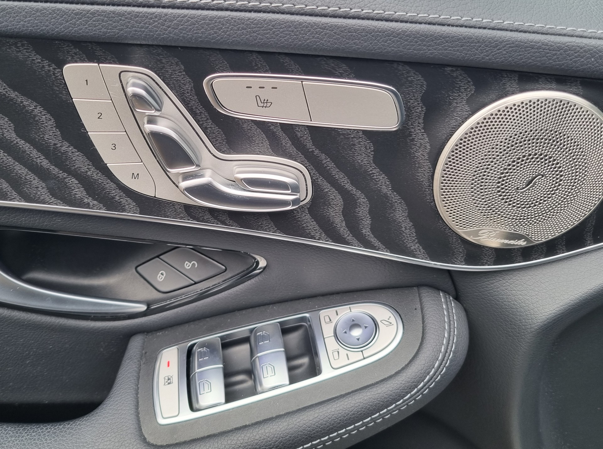 MERCEDES-BENZ GLC 300 d AMG Line Plus 4Matic 9G-Tronic-image-9