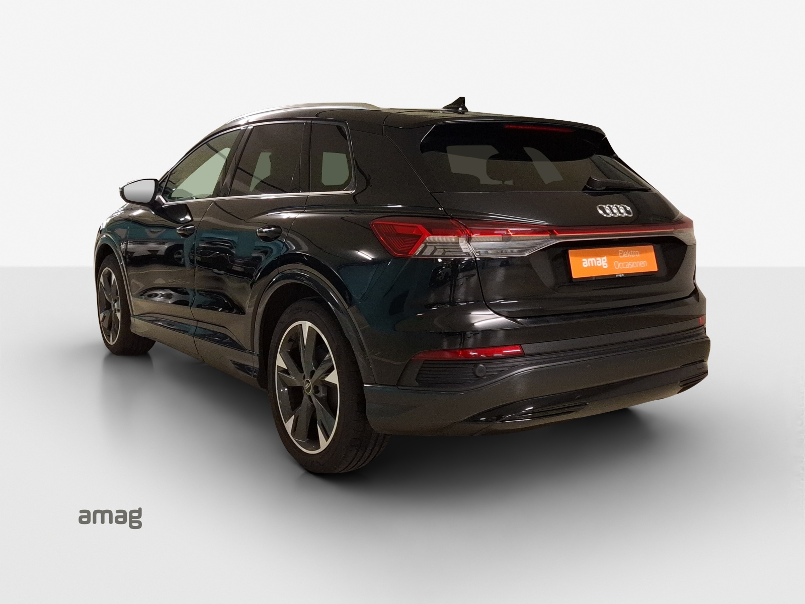 AUDI Q4 e-tron 50 quattro-showroom-element-2