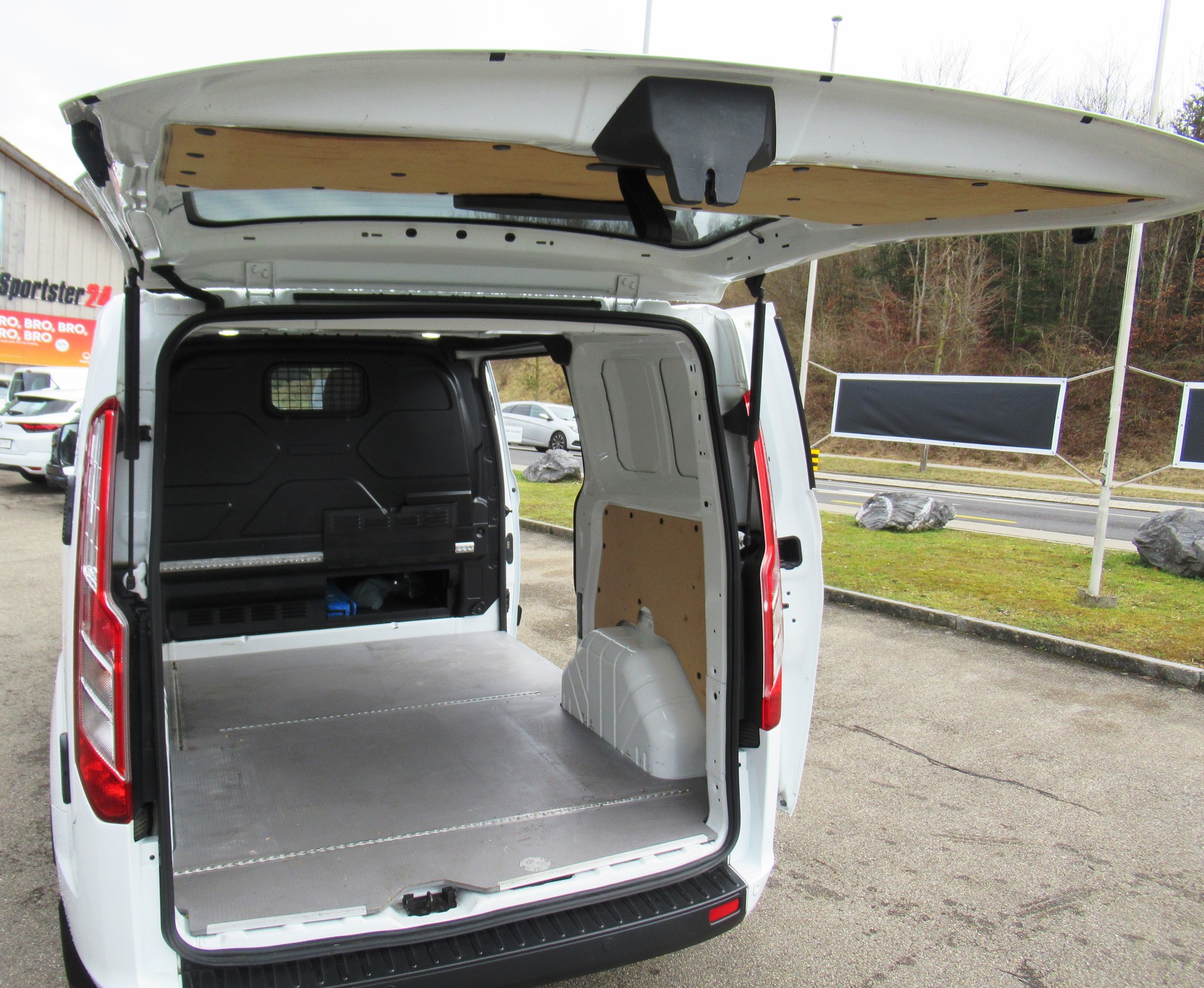 FORD Transit Custom Van 340 L1H1 Trend A-image-6