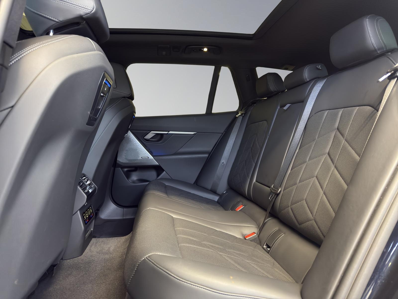 BMW 520d xDrive Touring M-SportPaket-image-16