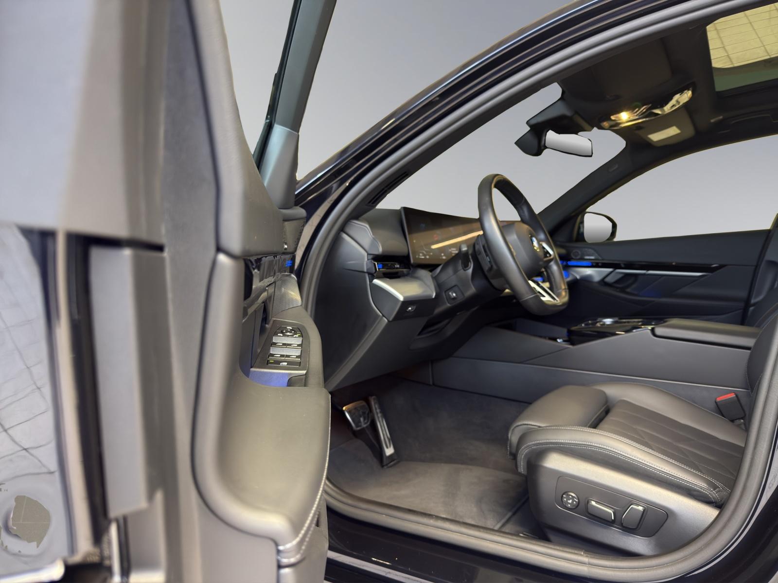 BMW 520d xDrive Touring M-SportPaket-image-13