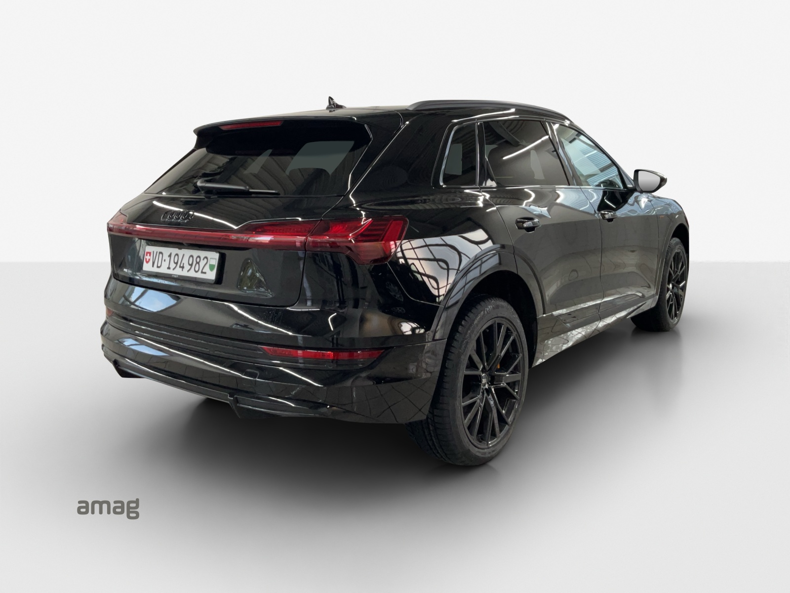 AUDI e-tron 55 S Line Black Edition quattro-image-4