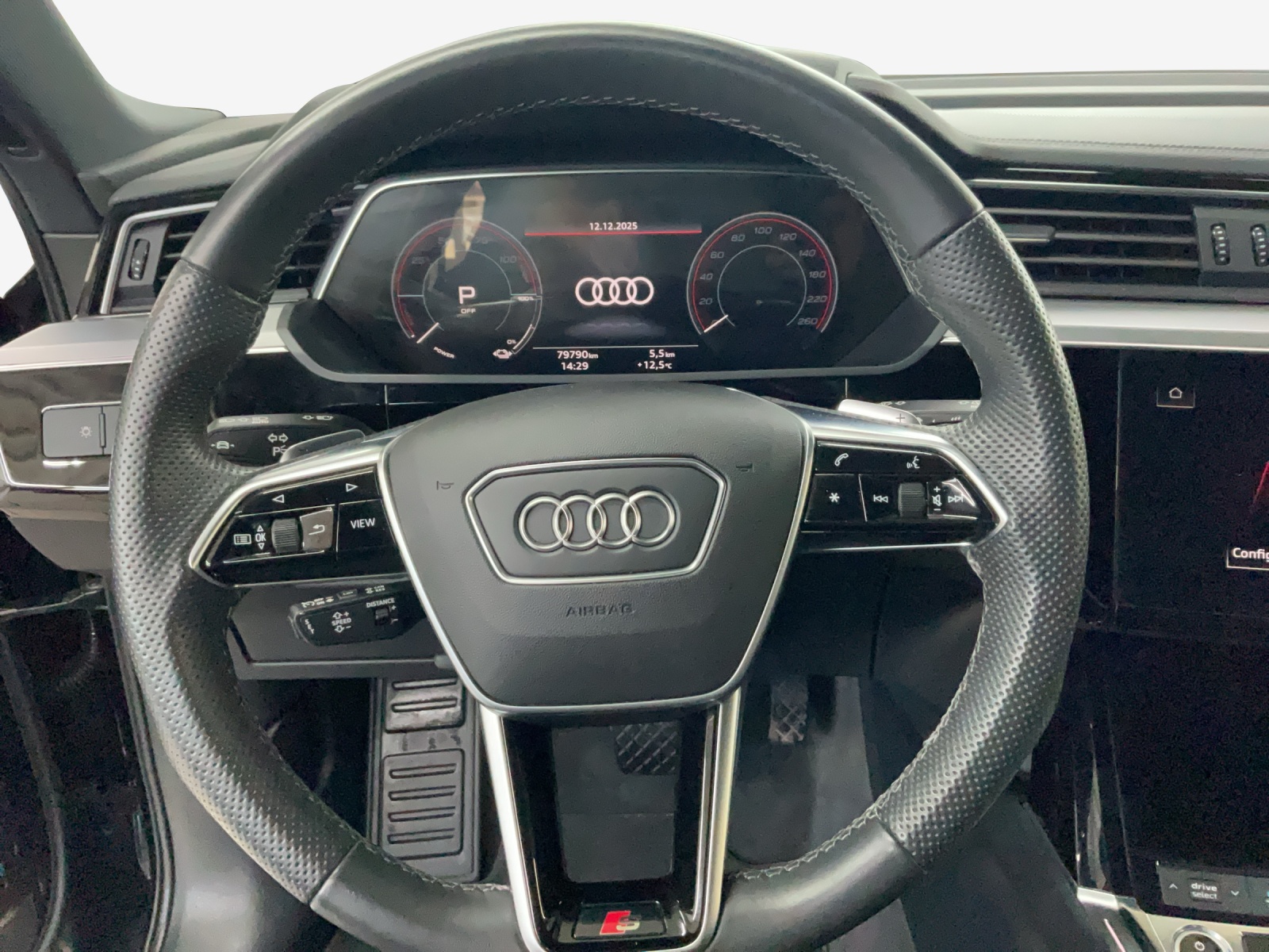 AUDI e-tron 55 S Line Black Edition quattro-image-9