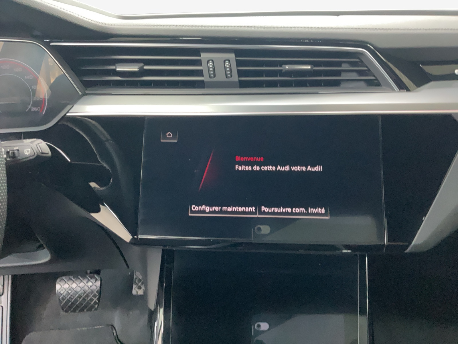 AUDI e-tron 55 S Line Black Edition quattro-image-10