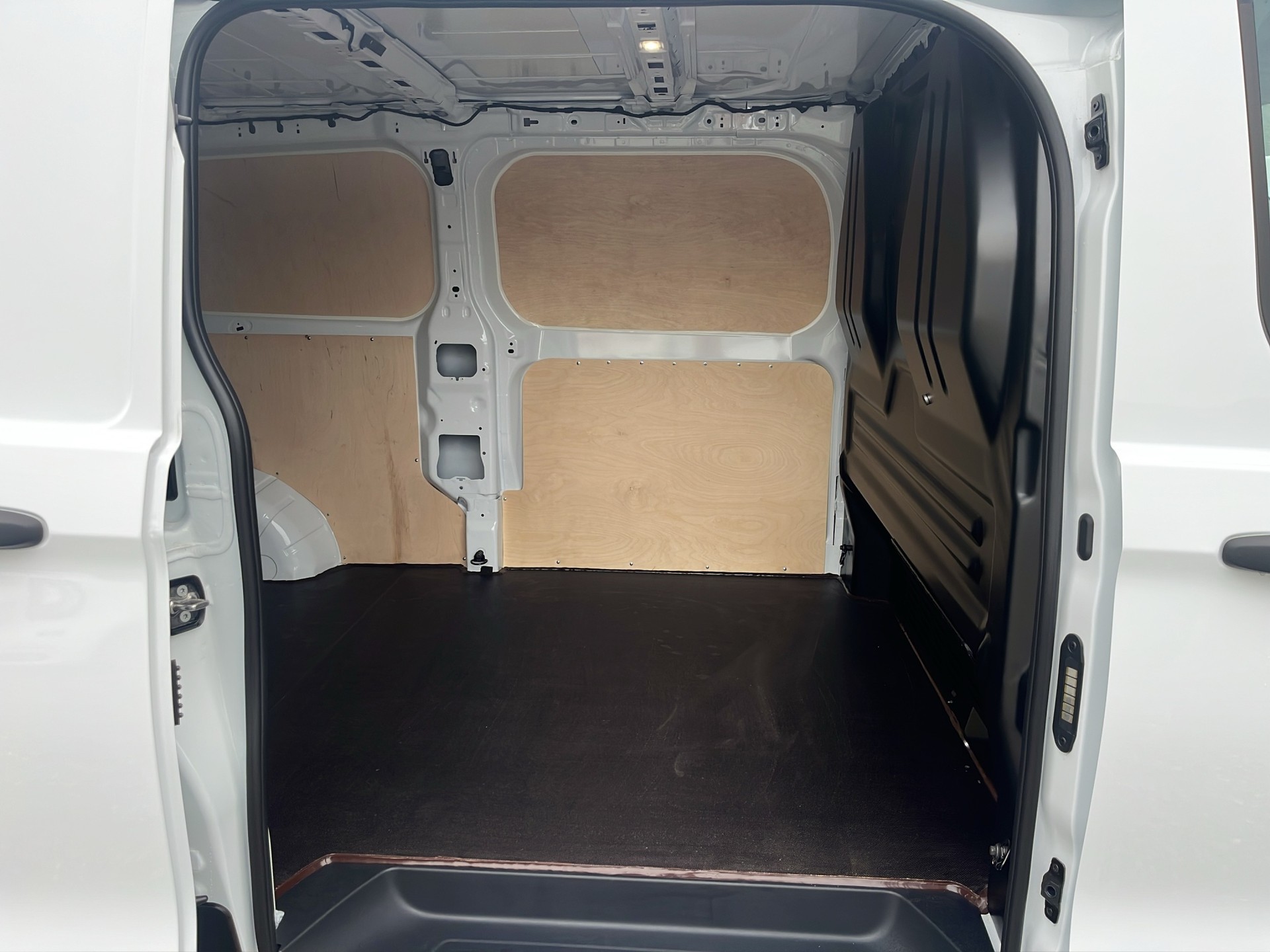 FORD Transit Custom Van 320 L2H1 Trend Automat 4x4-image-11