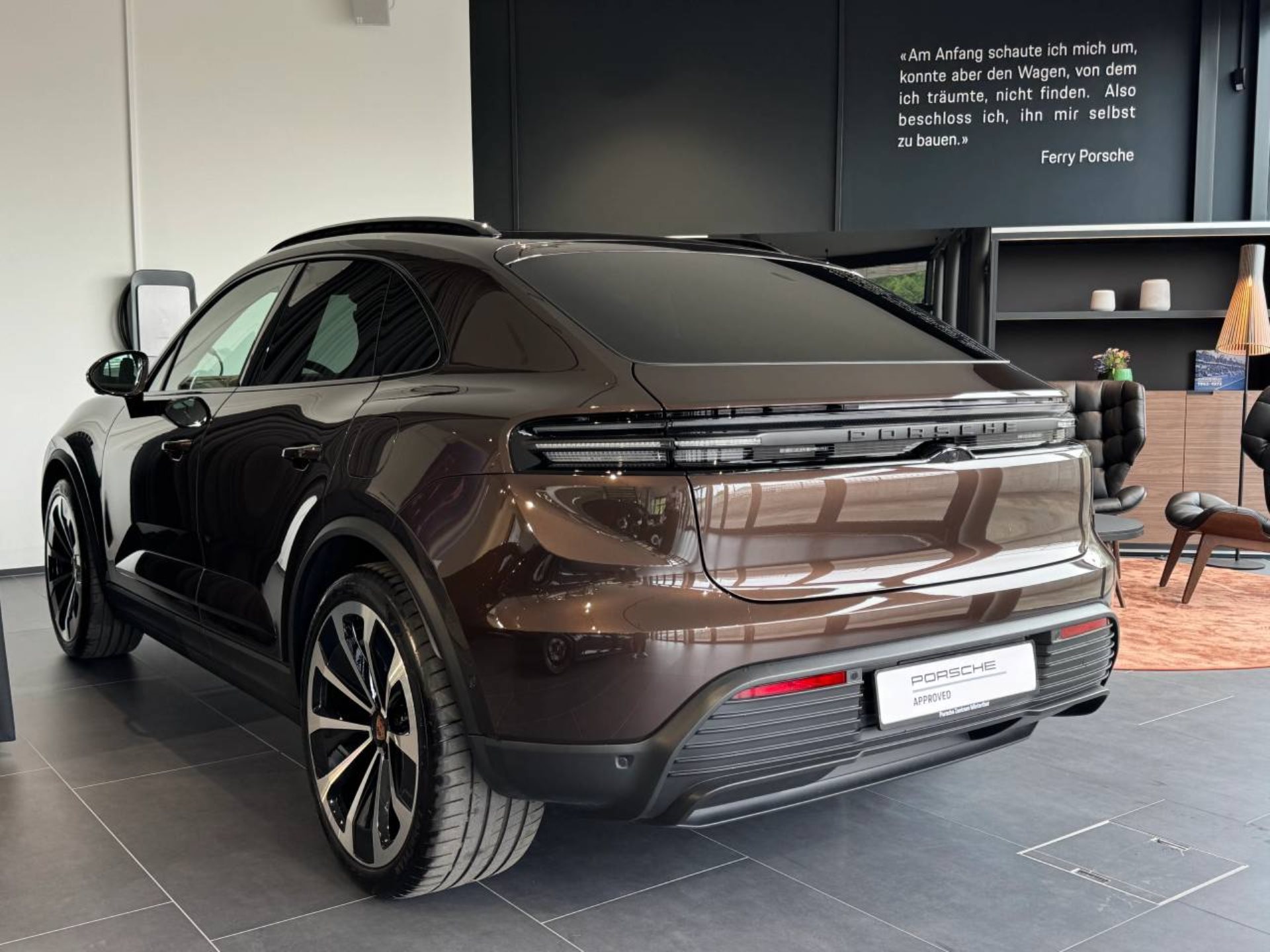 PORSCHE Macan 4S-showroom-element-2