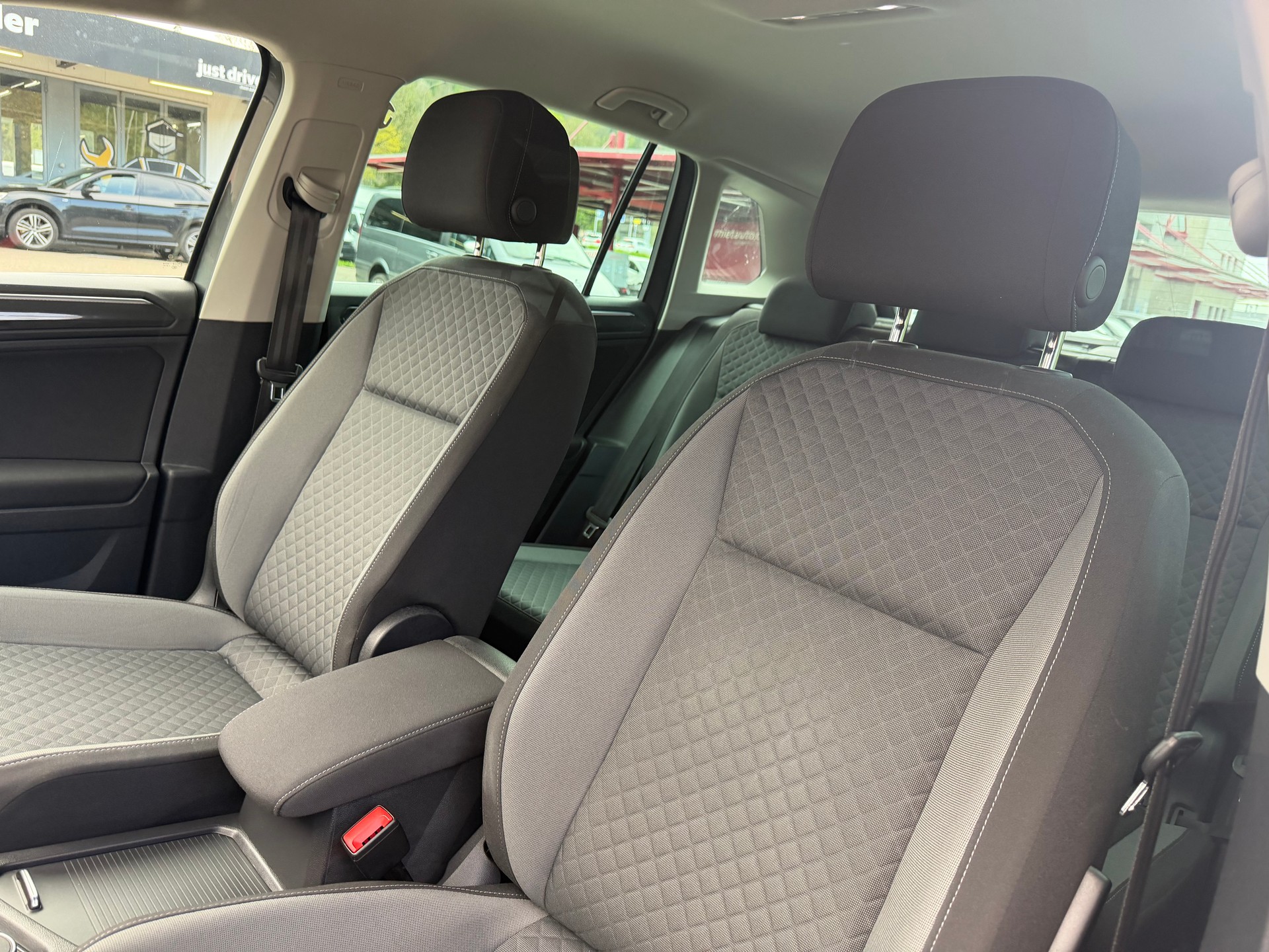 VW Tiguan 2.0 TDI BlueMotion Trend&Fun 4Motion DSG-image-10