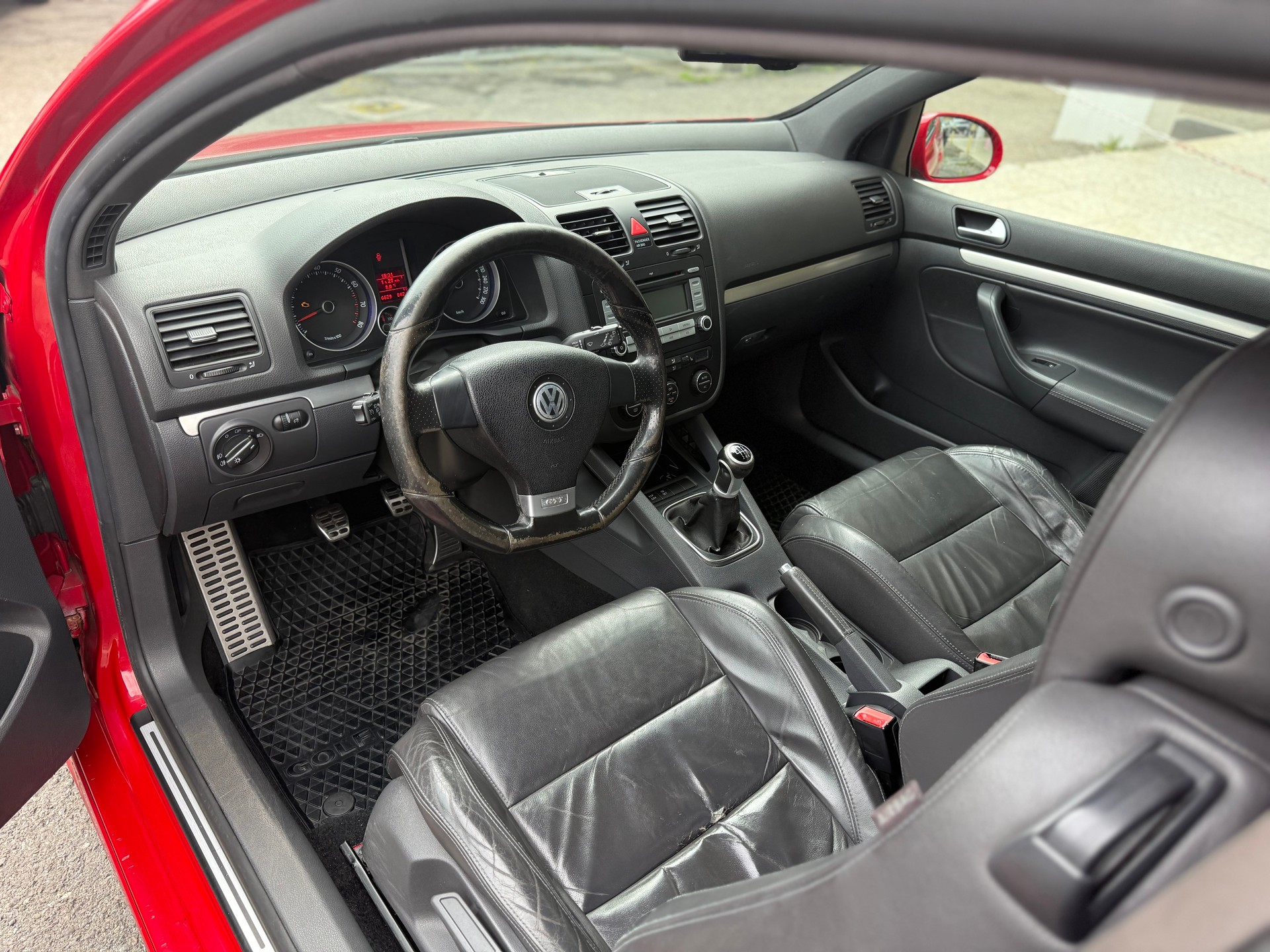 VW Golf 2.0 TFSI GTI-image-6