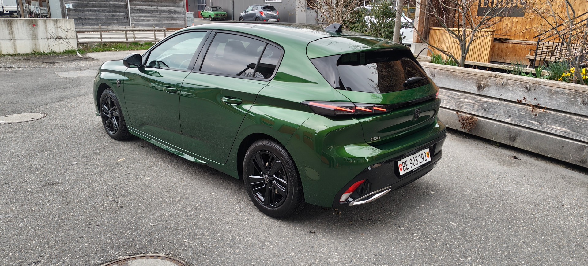 PEUGEOT 308 1.2 Pure Tech GT EAT8-image-14