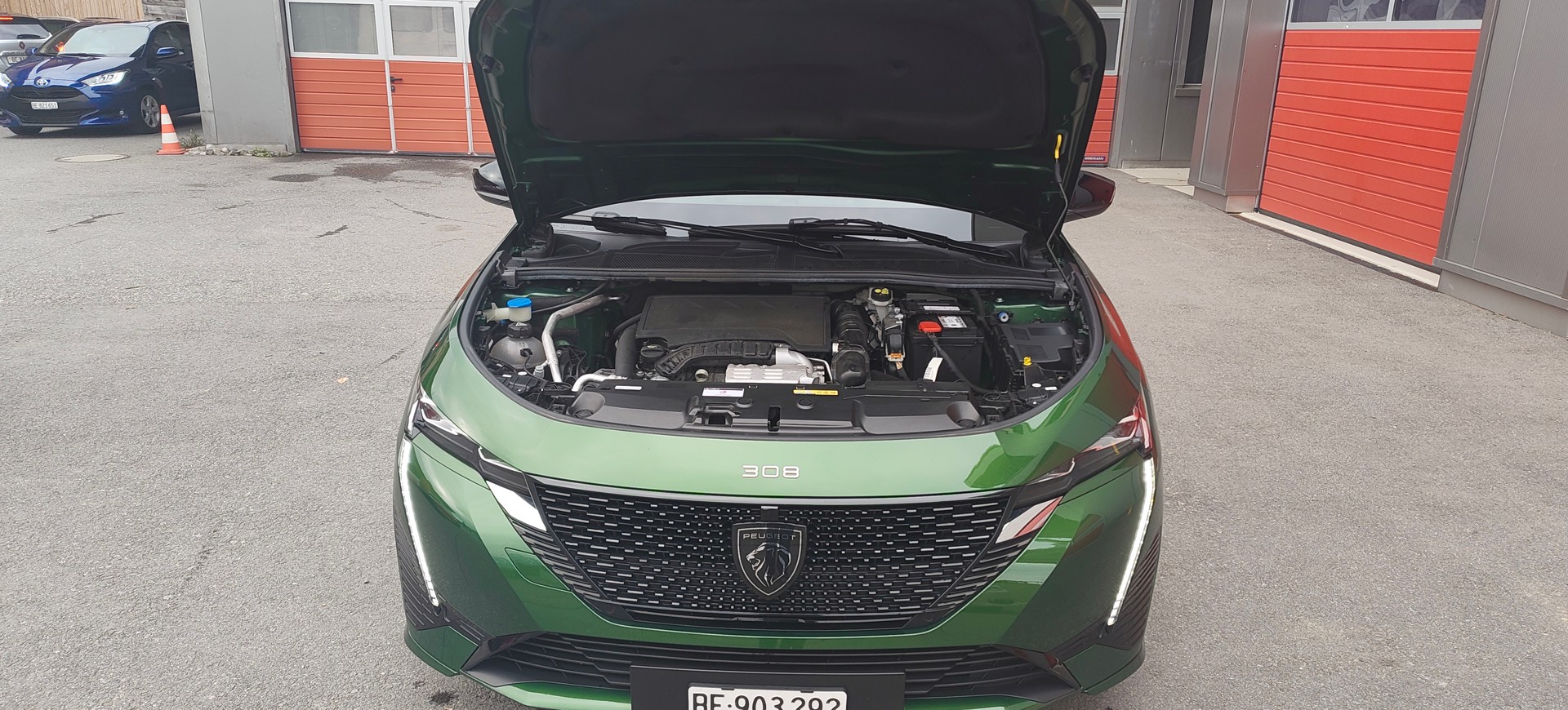 PEUGEOT 308 1.2 Pure Tech GT EAT8-image-19