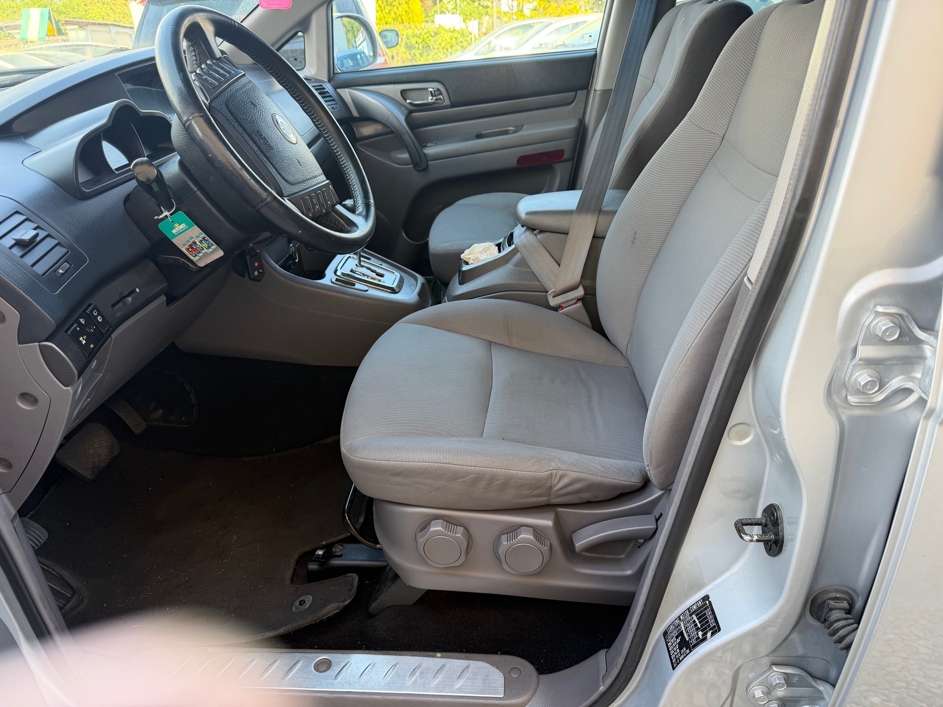 KGM-SsangYong Rodius SV200 e-XDi Sapphire 4WD E-Tronic-image-4