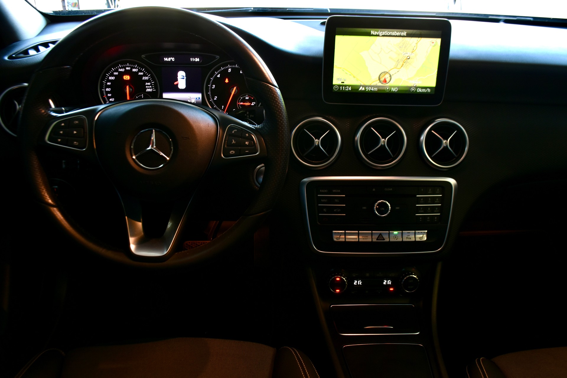 MERCEDES-BENZ A 220 Style 4Matic 7G-DCT-image-6