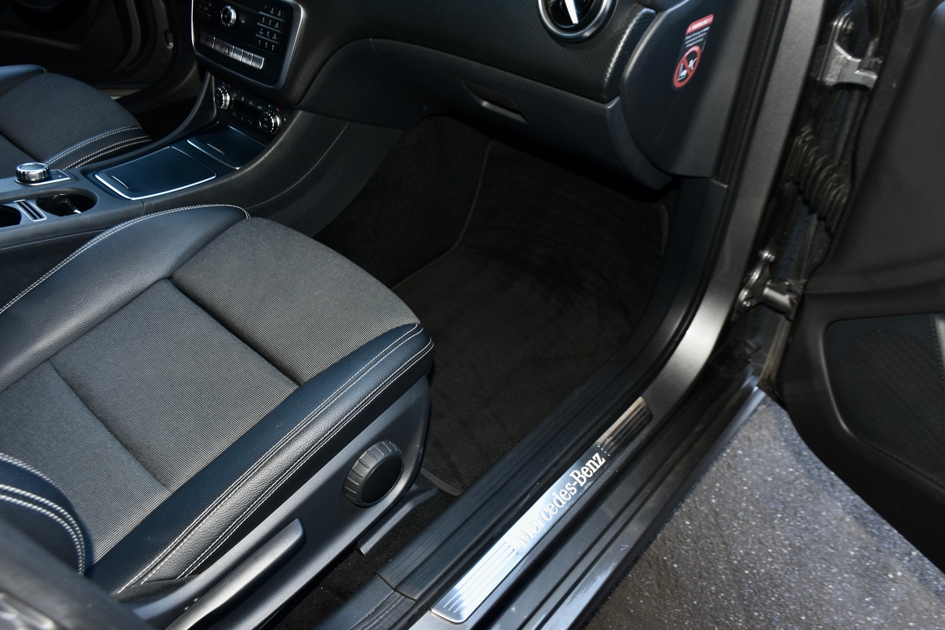 MERCEDES-BENZ A 220 Style 4Matic 7G-DCT-image-7