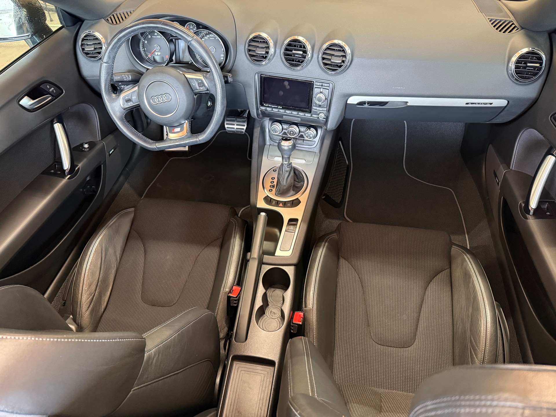 AUDI TT Roadster 2.0 TFSI quattro S-tronic-image-12