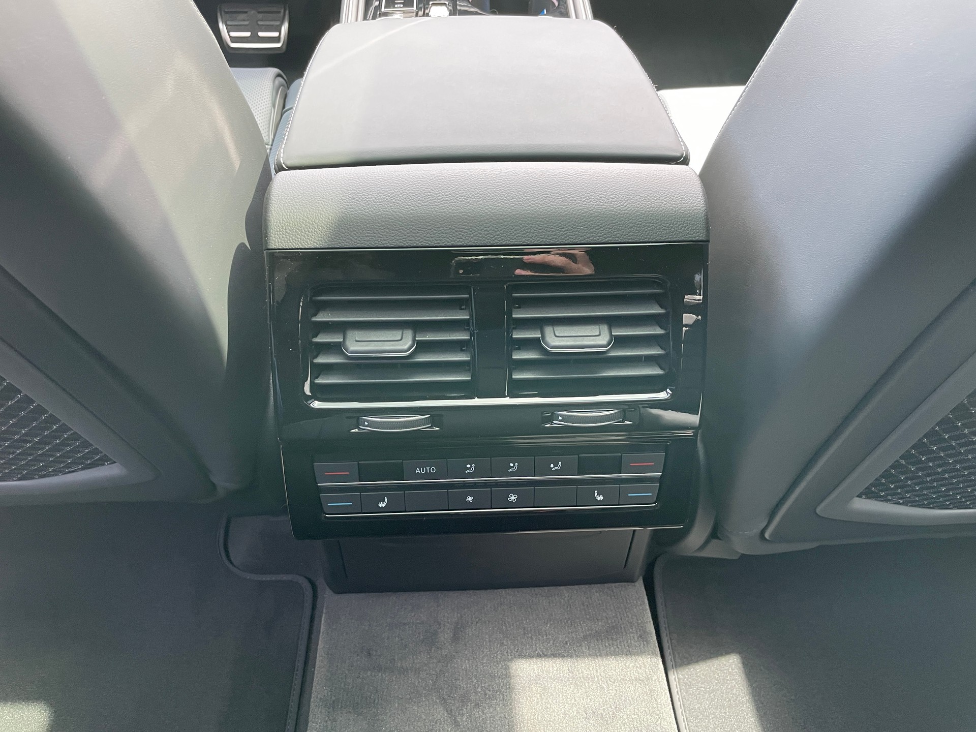 VW Touareg 3.0 TDI R-Line Final Edition Tiptronic, VOLLAUSSTATTUNG-image-19