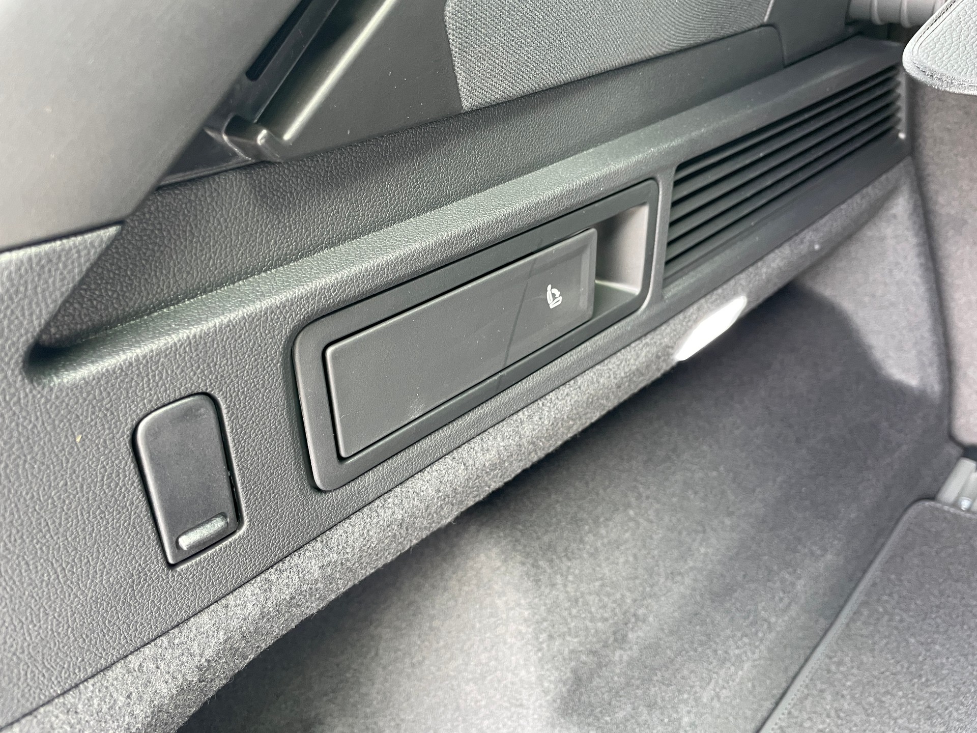 VW Touareg 3.0 TDI R-Line Final Edition Tiptronic, VOLLAUSSTATTUNG-image-11