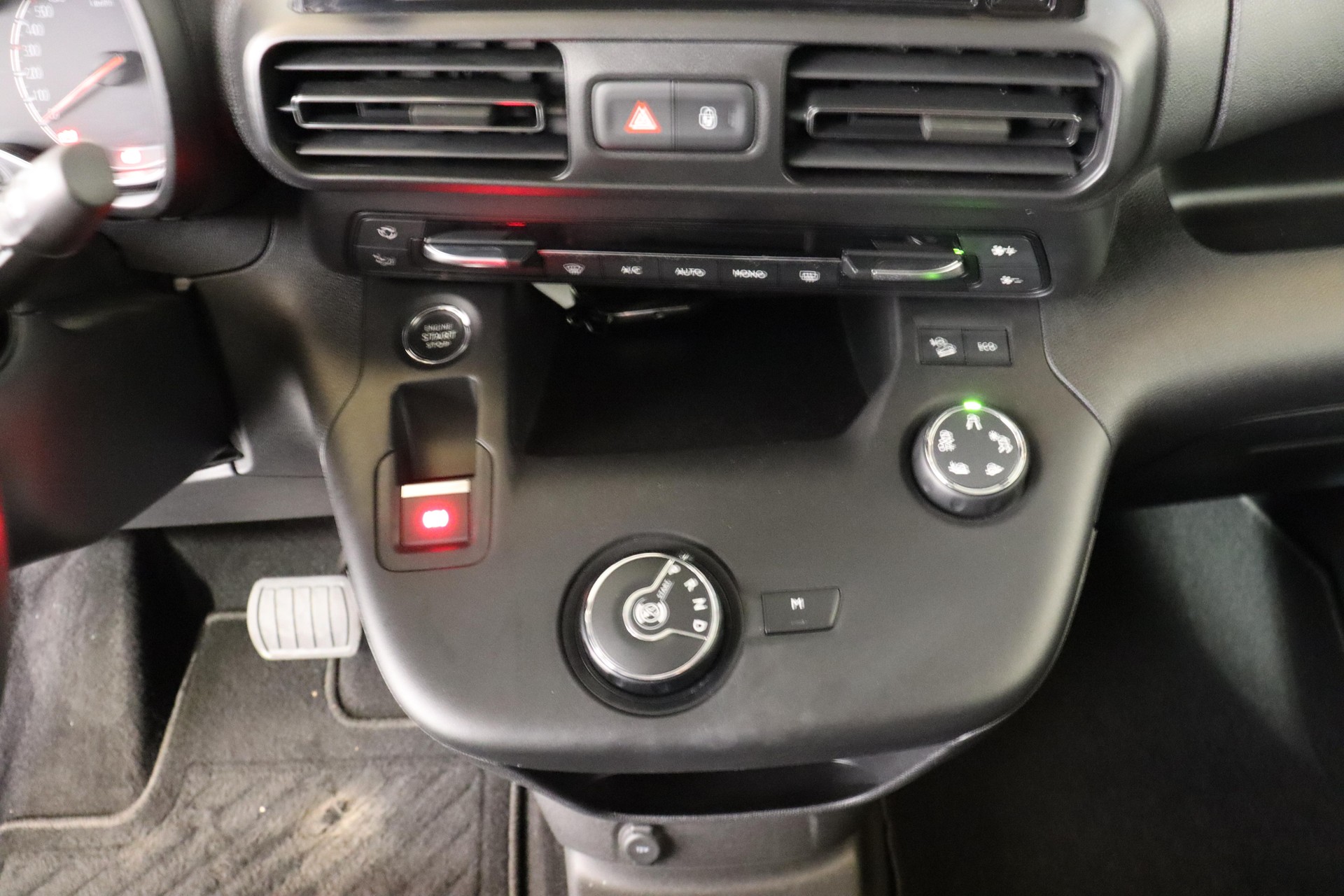 OPEL Combo Life 1.5 D Ultimate S/S-image-19
