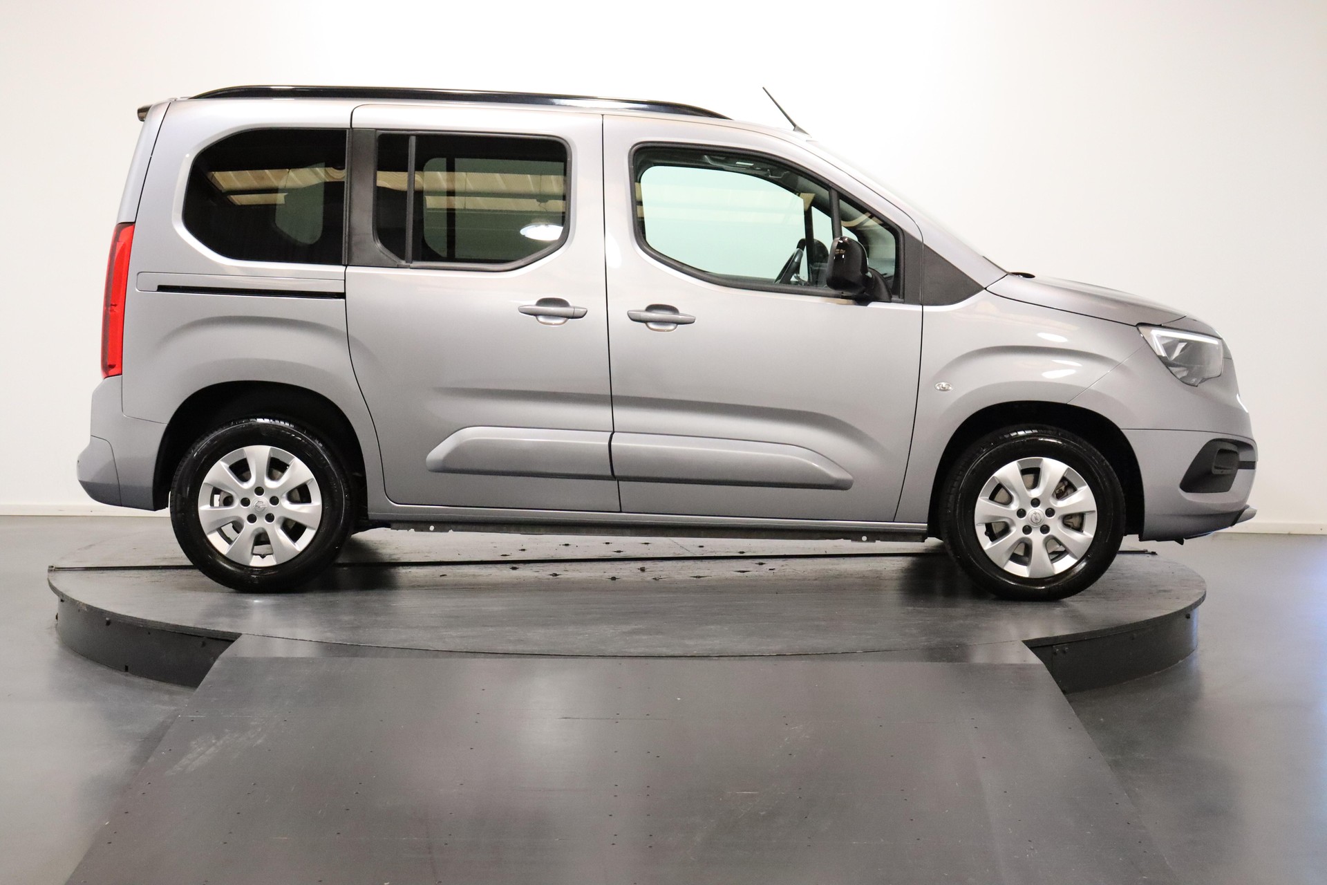 OPEL Combo Life 1.5 D Ultimate S/S-image-2