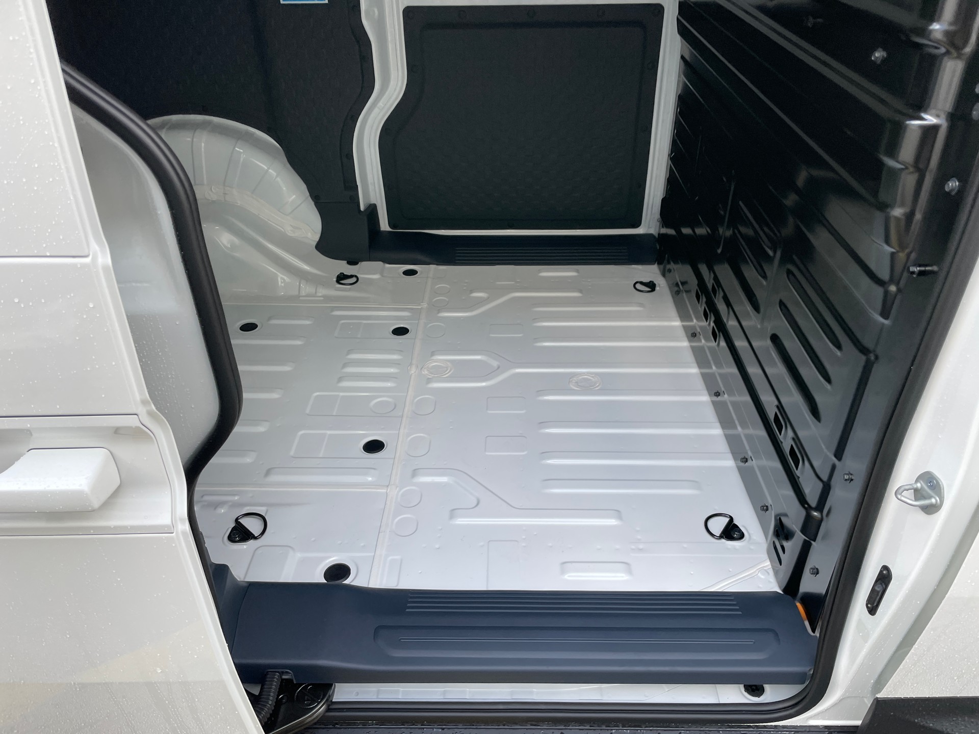 KIA PV5 Cargo 71.2 kWh Elite, mit Wärmepumpe-image-5