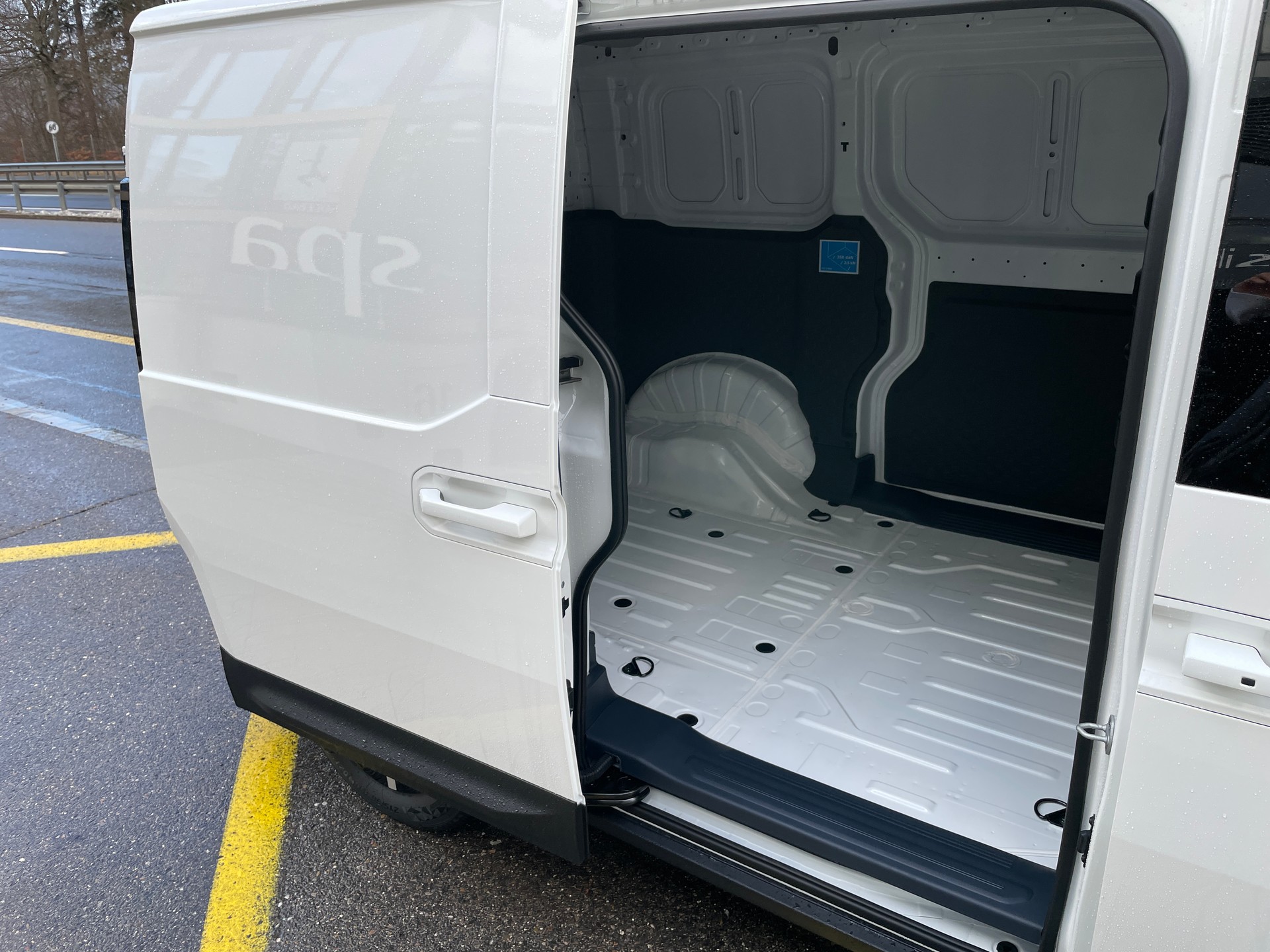 KIA PV5 Cargo 71.2 kWh Elite, mit Wärmepumpe-image-4