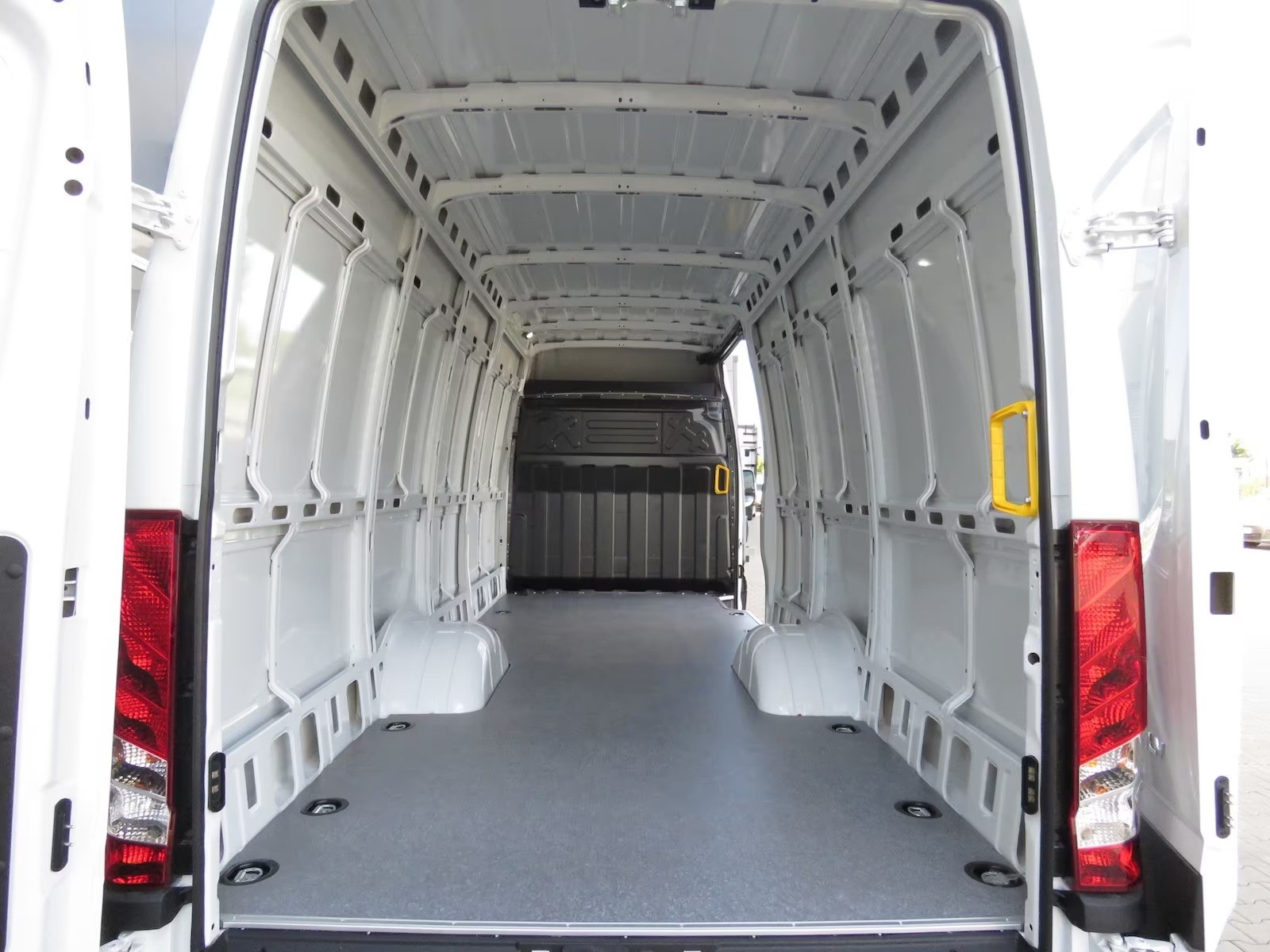 IVECO 50 C 18H-image-2