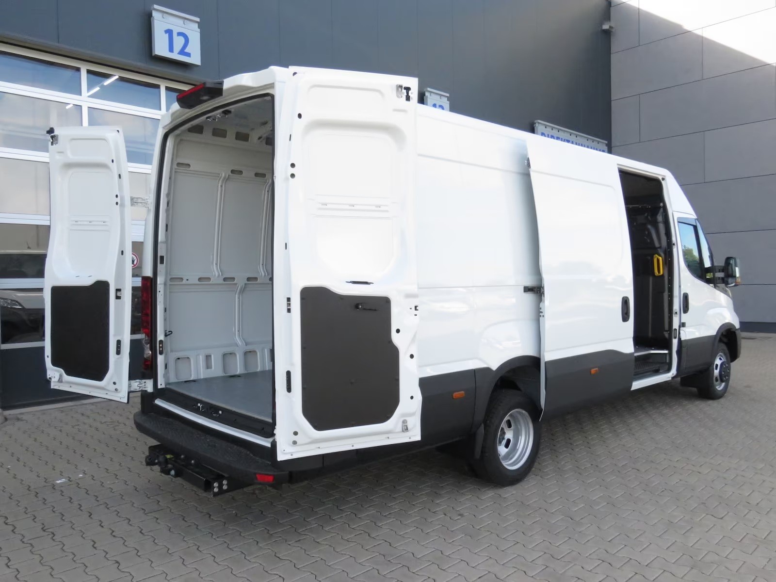 IVECO 50 C 18H-image-1