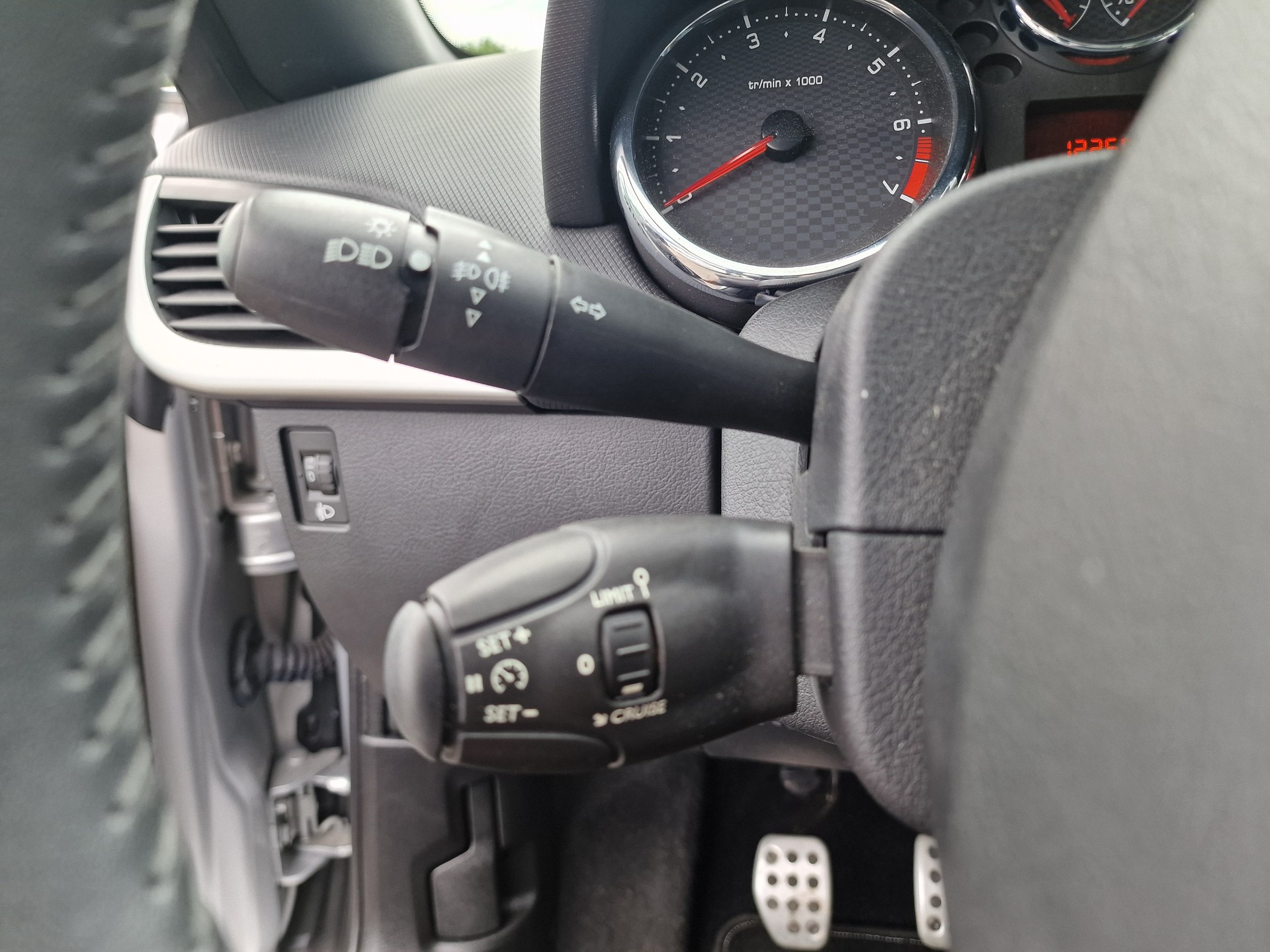 PEUGEOT 207 CC 1.6 16V Active 12Mt Gara MFK Neu-image-14