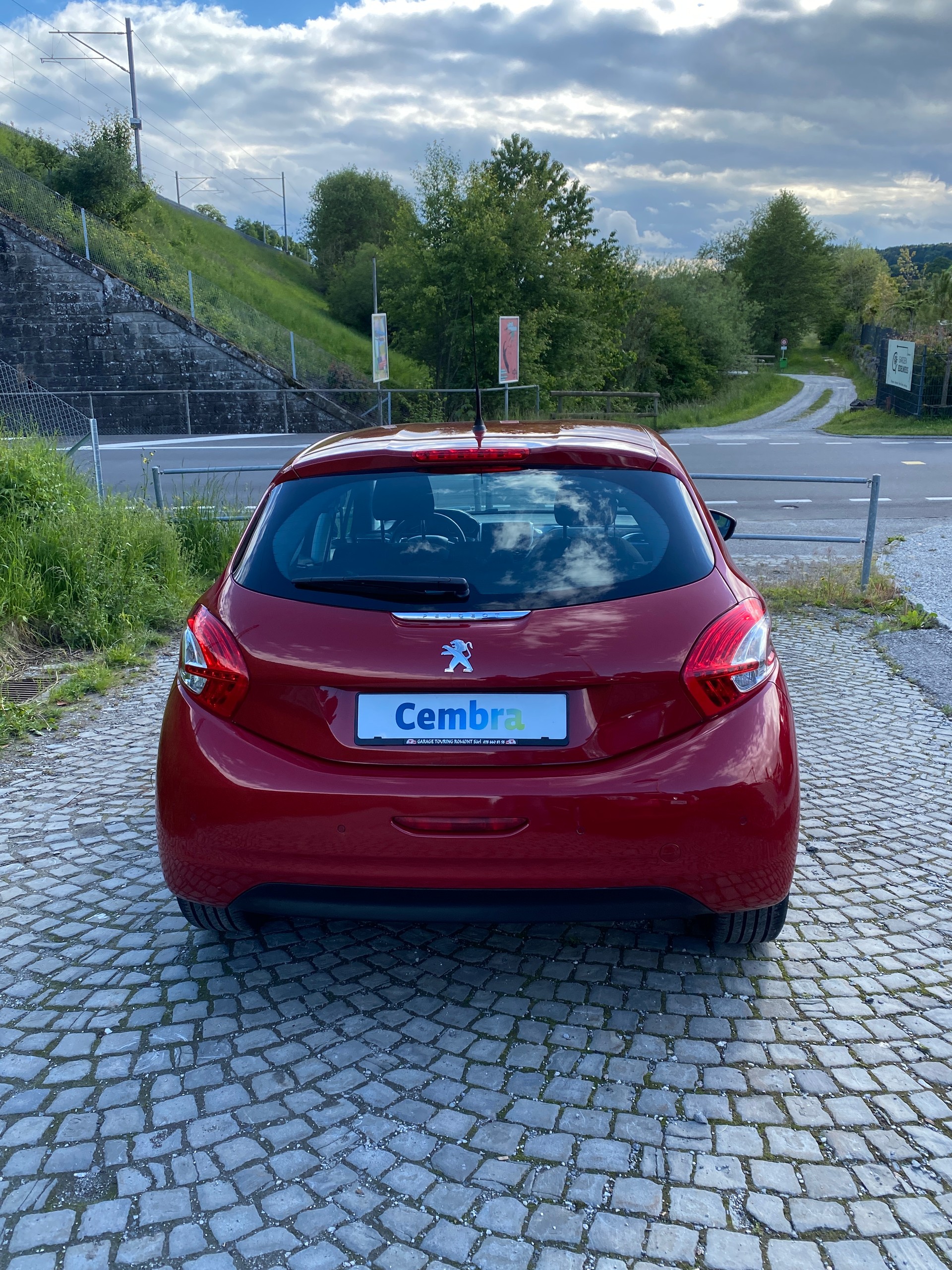 PEUGEOT 208 1.6 e-HDI Allure EGS6-showroom-element-2