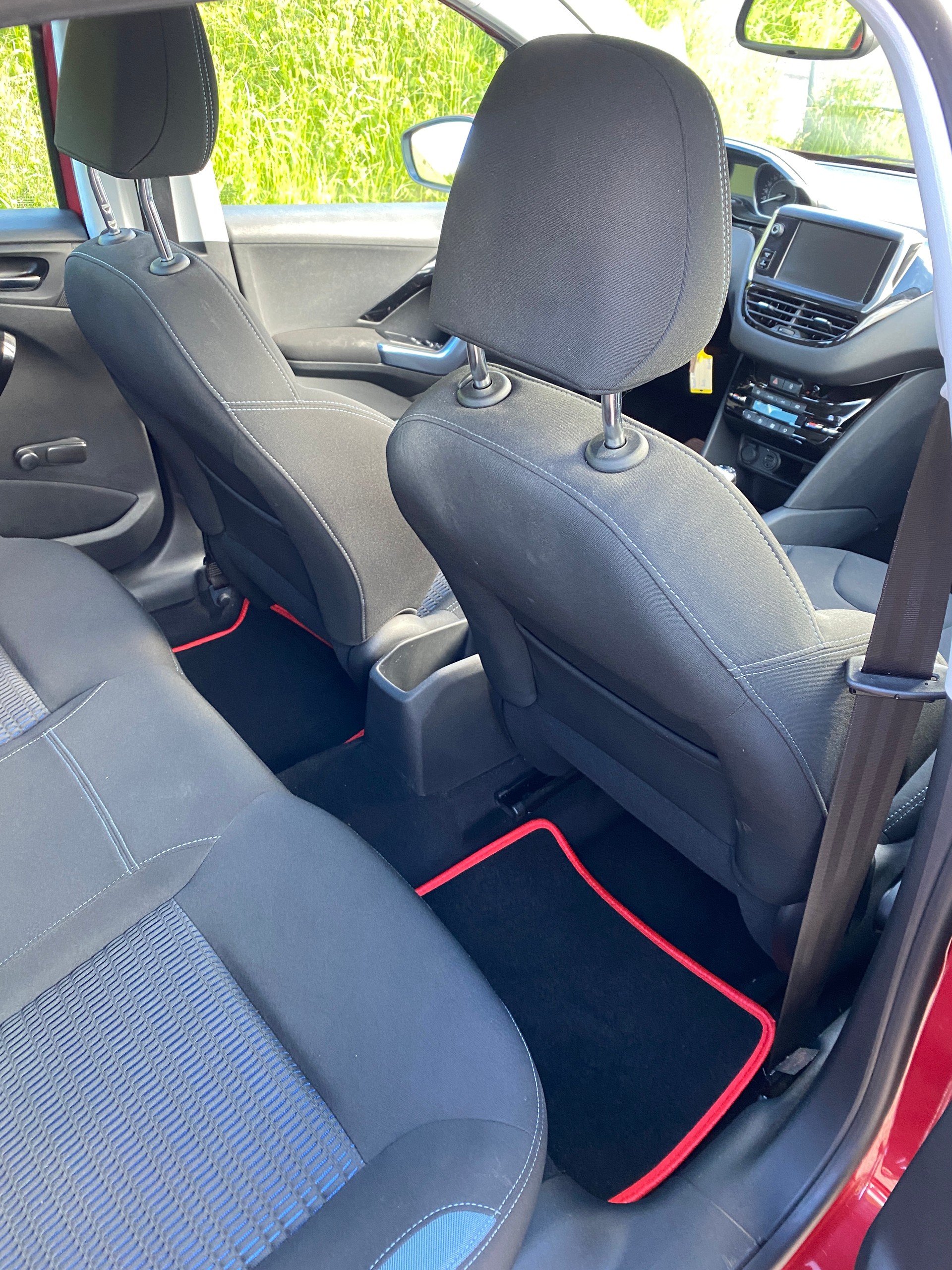 PEUGEOT 208 1.6 e-HDI Allure EGS6-image-5